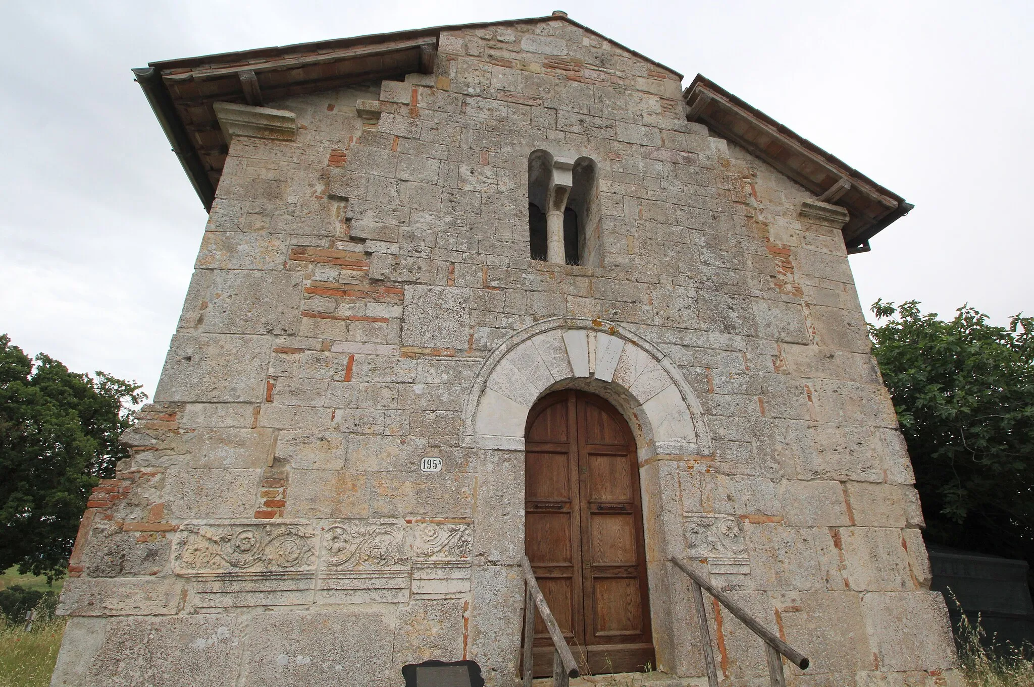 Photo showing: church San Lorenzo in Nifili, Farnetta, hamlet of Montecastrilli, Province of Terni, Umbria, Italy