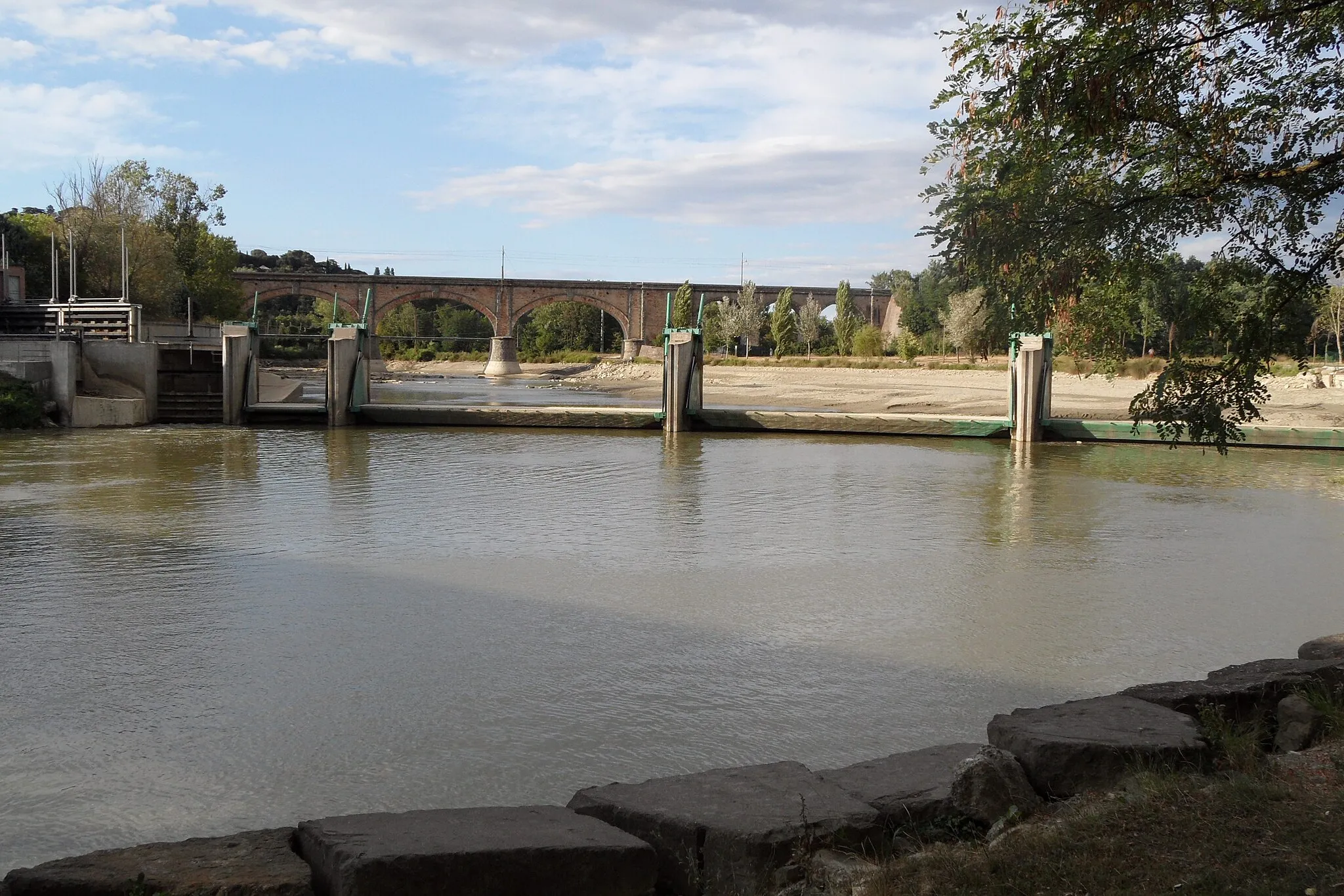 Photo showing: Diga sul Tevere a Ponte San GIovanni
