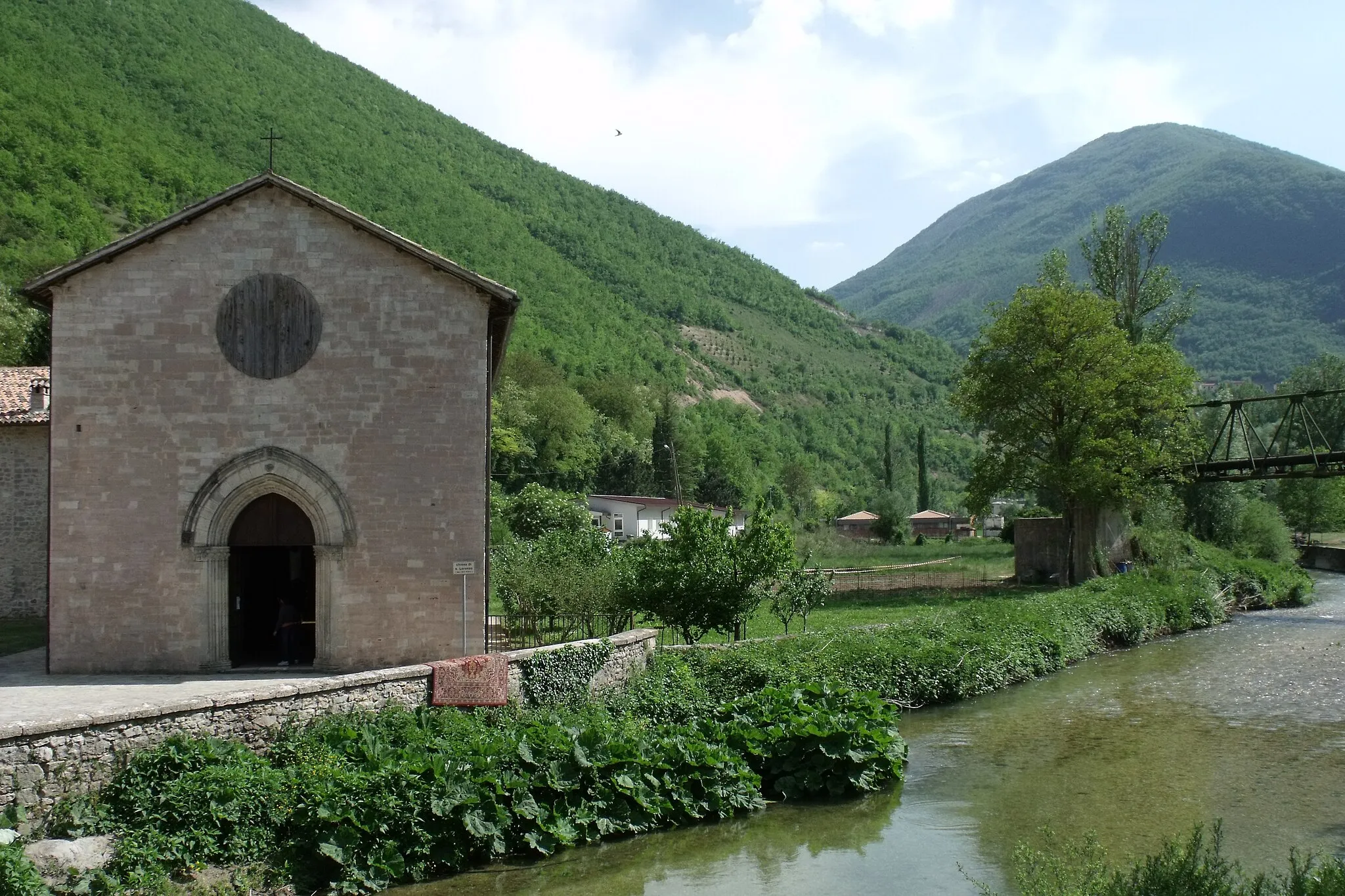 Photo showing: The Church of San Lorenzo near the River Nera in Borgo Cerreto, Cerreto di Spoleto, Valnerina, Province of Perugia, Umbria, Italy