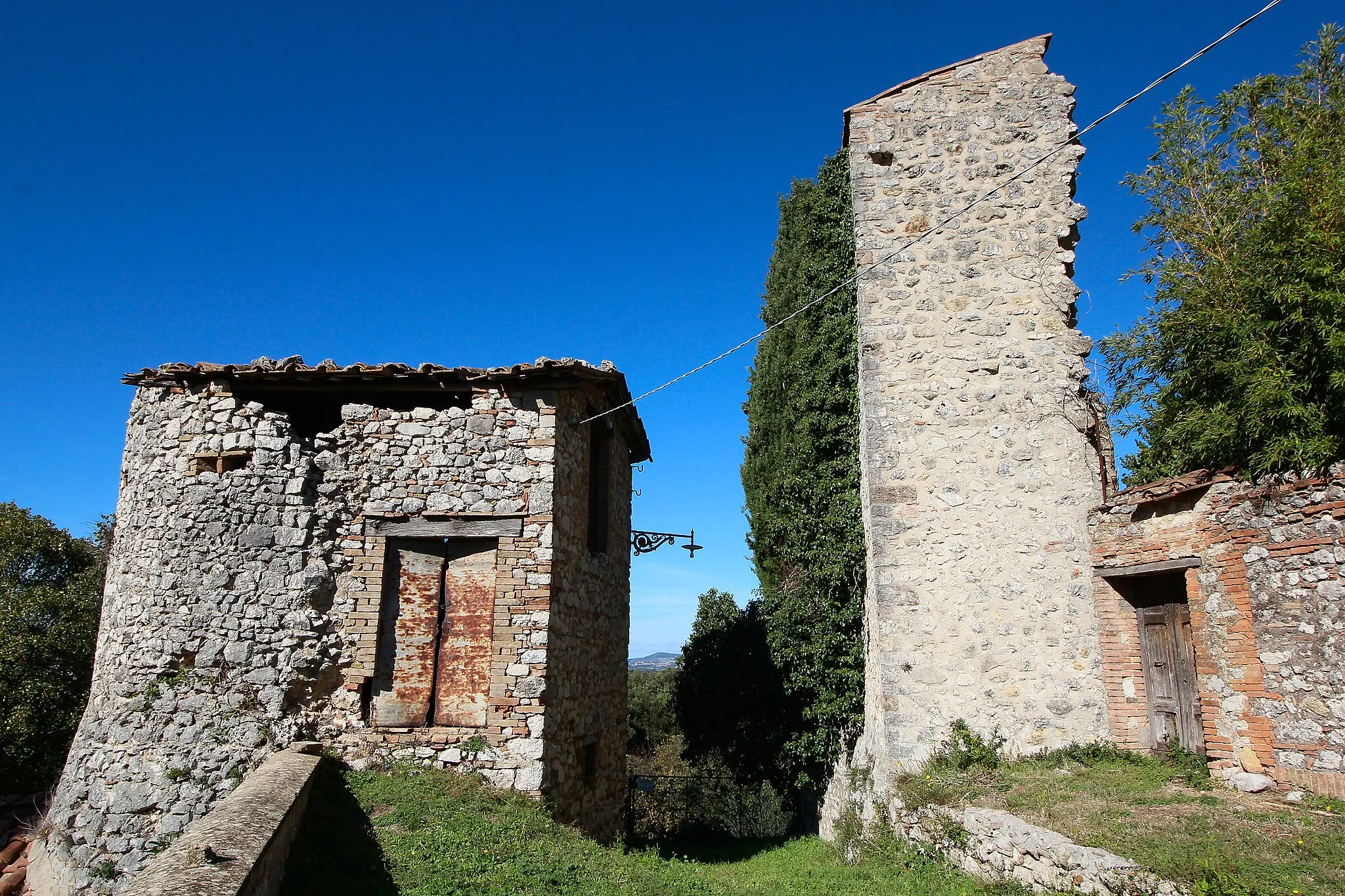 Photo showing: Defensive walls of Capitone, hamlet of Narni, Province of Terni, Umbria, Italy