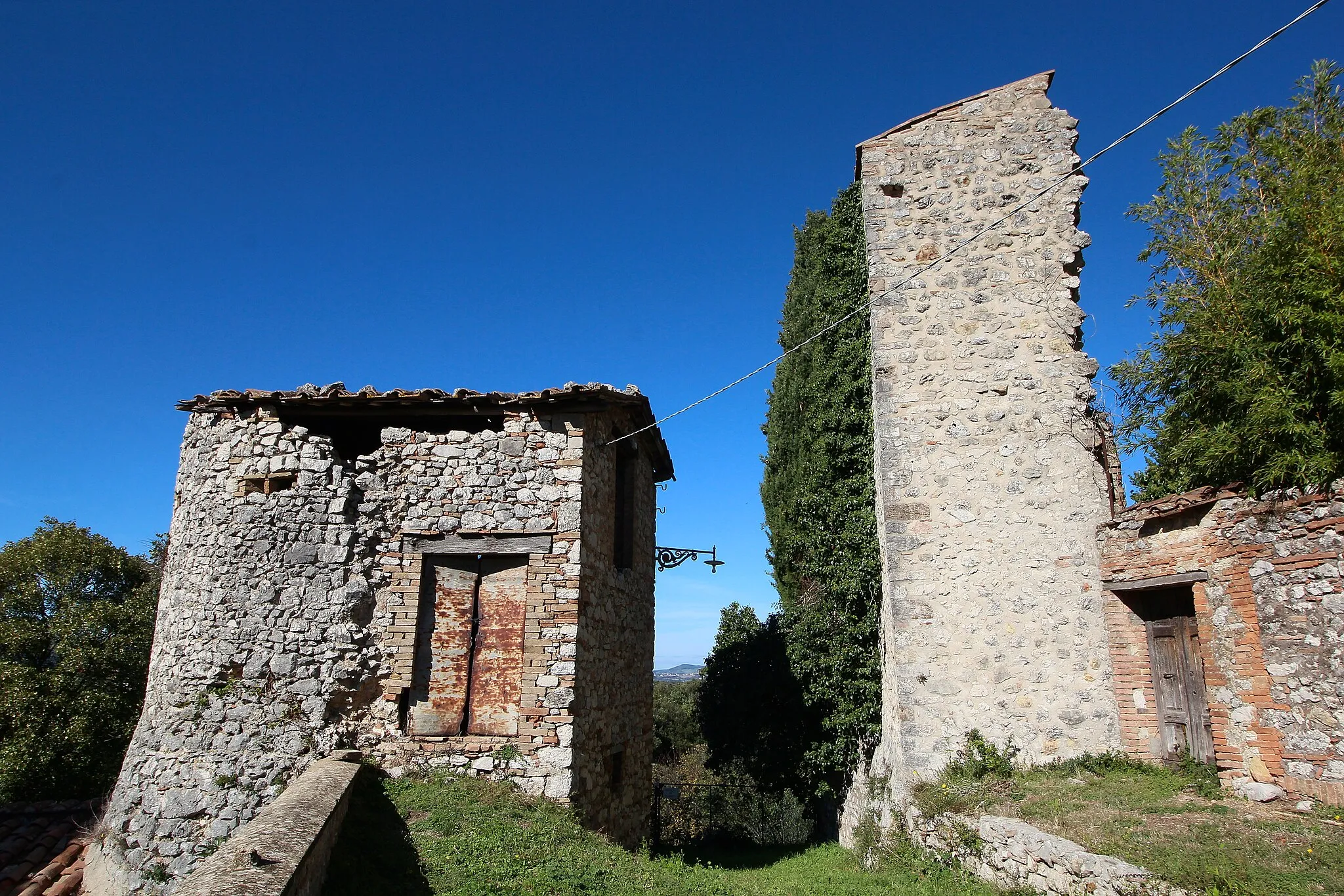 Photo showing: Defensive walls of Capitone, hamlet of Narni, Province of Terni, Umbria, Italy