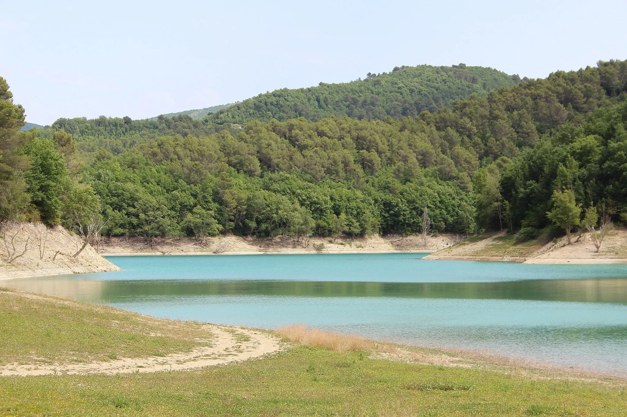 Photo showing: Lago di Arezzo, also "Lago di Firenzuola", Lake near Arezzo (Spoleto) and Firenzuola (Acquasparta)  in the province of Perugia, Umbria, Italy