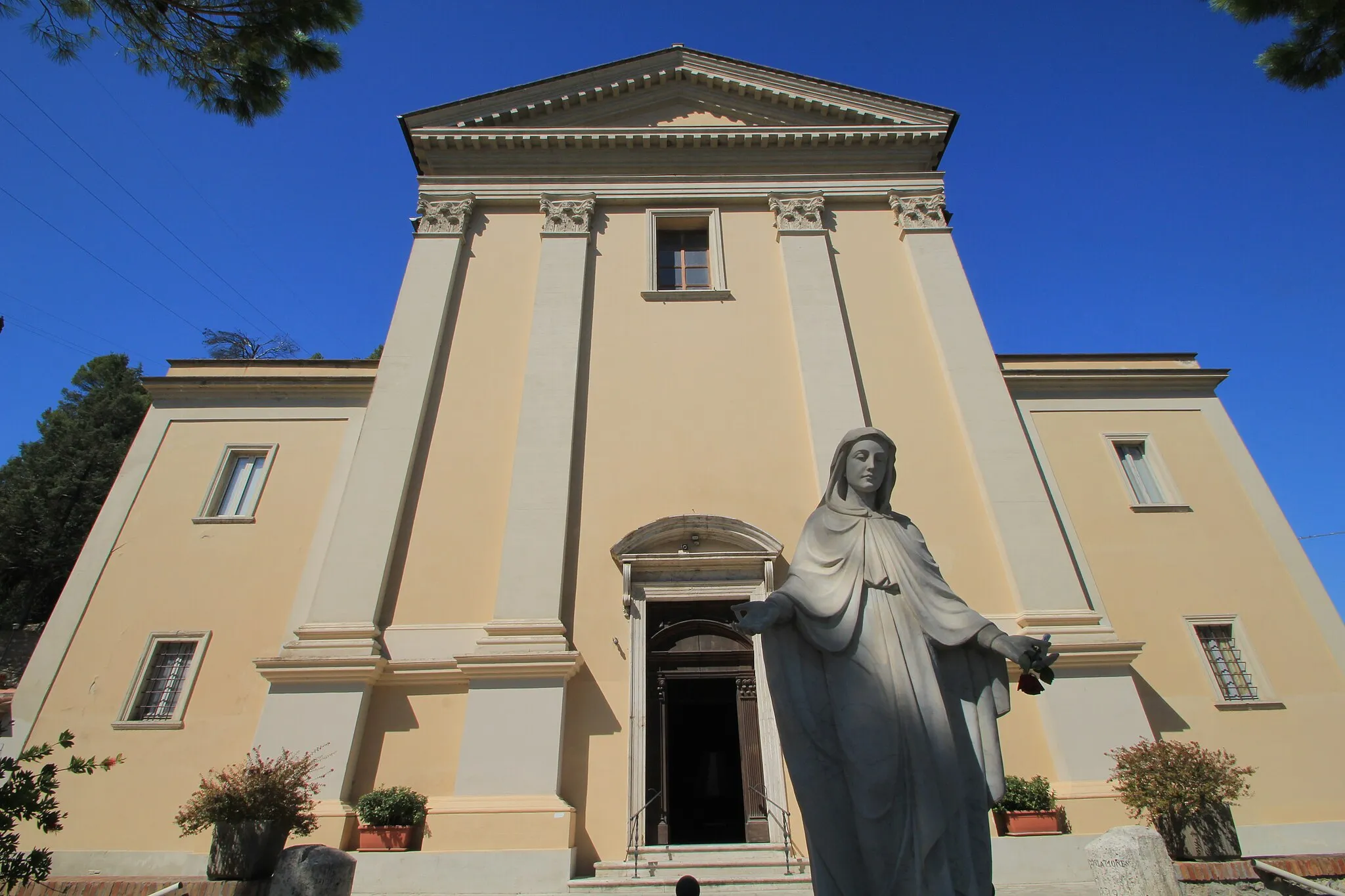 Photo showing: Facciata del santuario della Madonna del Ponte a Narni, Terni, Umbria.