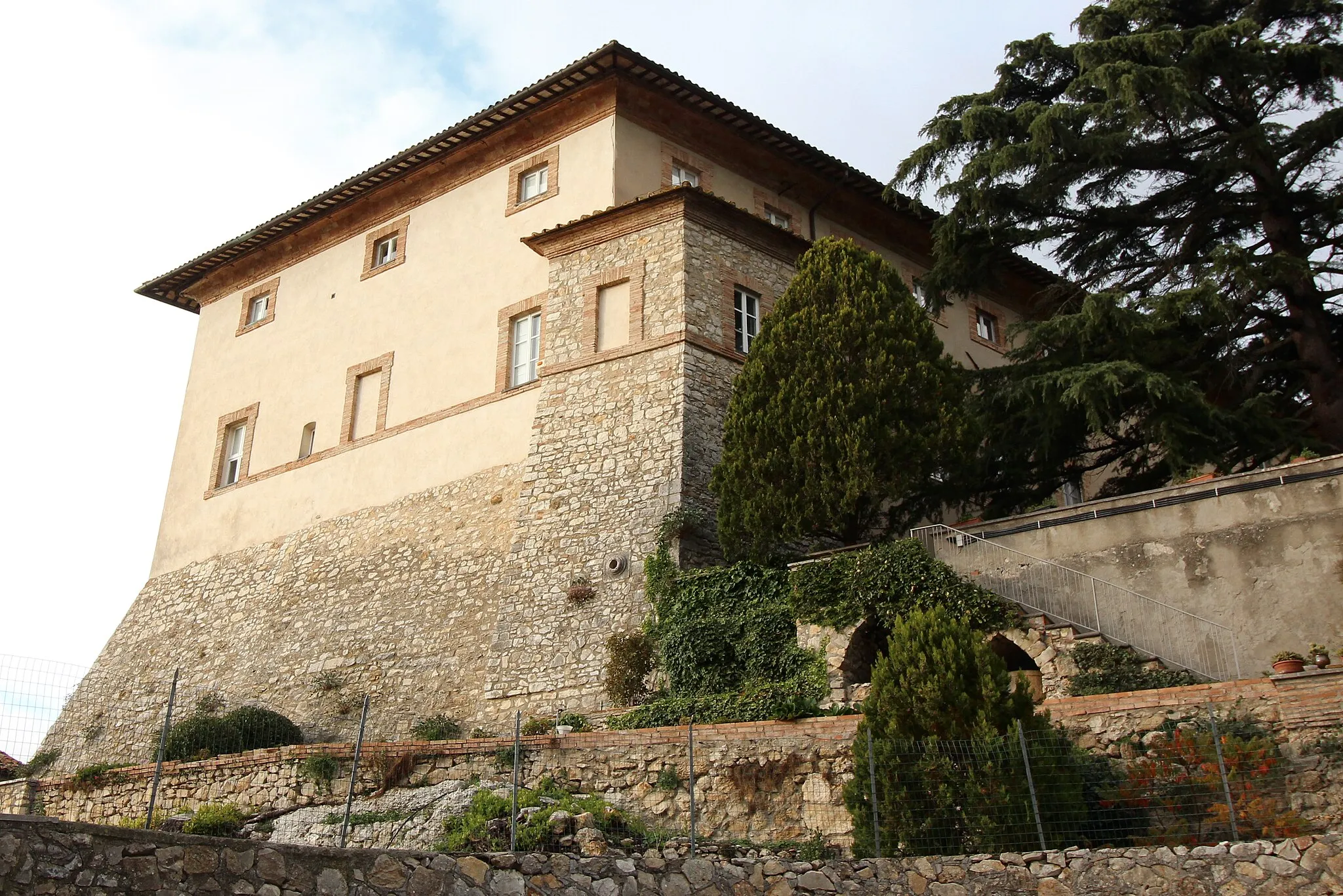 Photo showing: Palazzo Ancajani, Tenaglie, hamlet of Montecchio, Province of Terni, Umbria, Italy