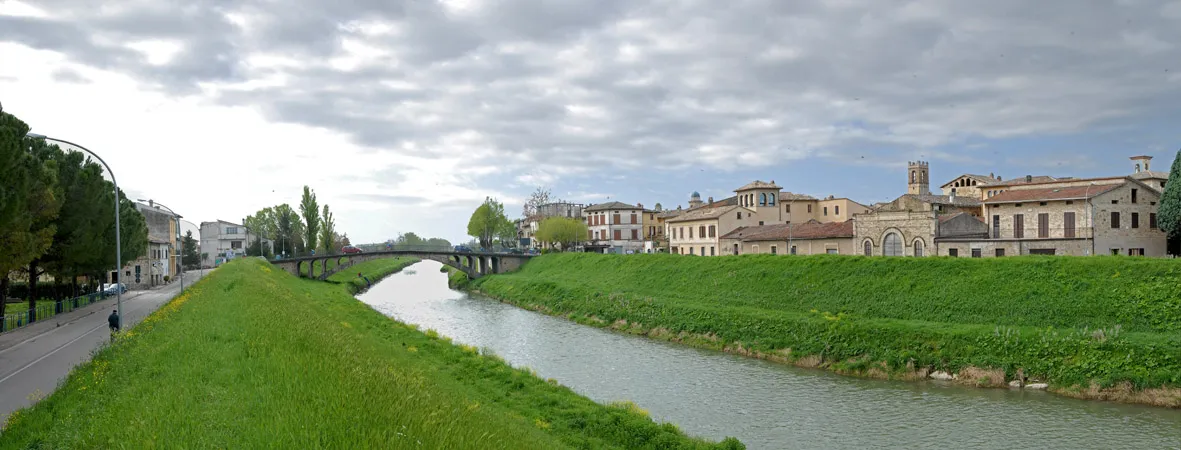 Photo showing: Foto panoramica del ponte di Cannara sul fiume Topino, 2008