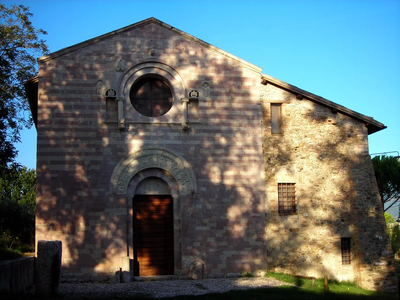 Photo showing: Pieve of St Gregory, Castel Ritaldi, Perugia, Umbria, Italy
