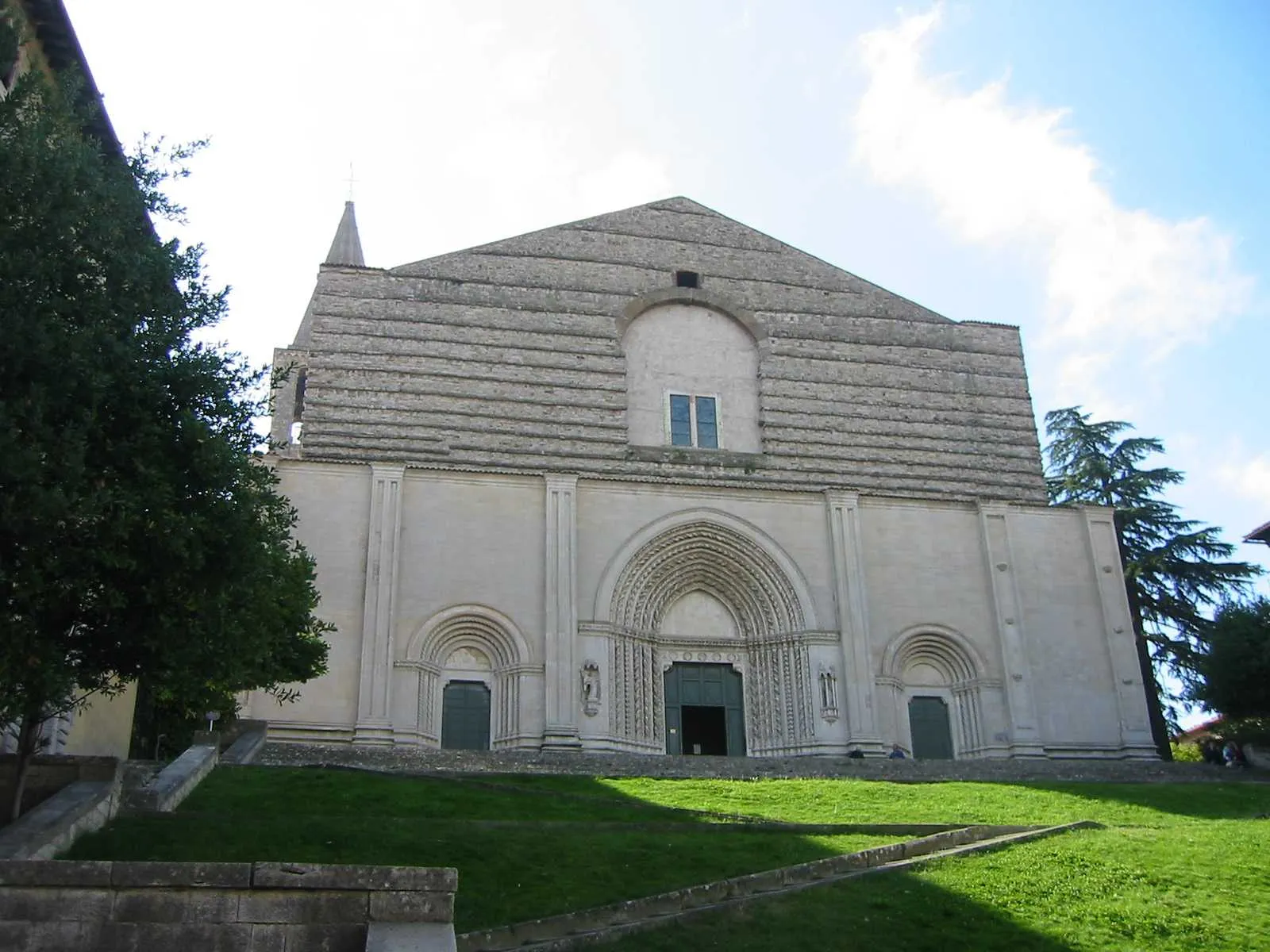 Photo showing: San Fortunato in Todi. Fotografiert im September 2004 von Fantasy :-)