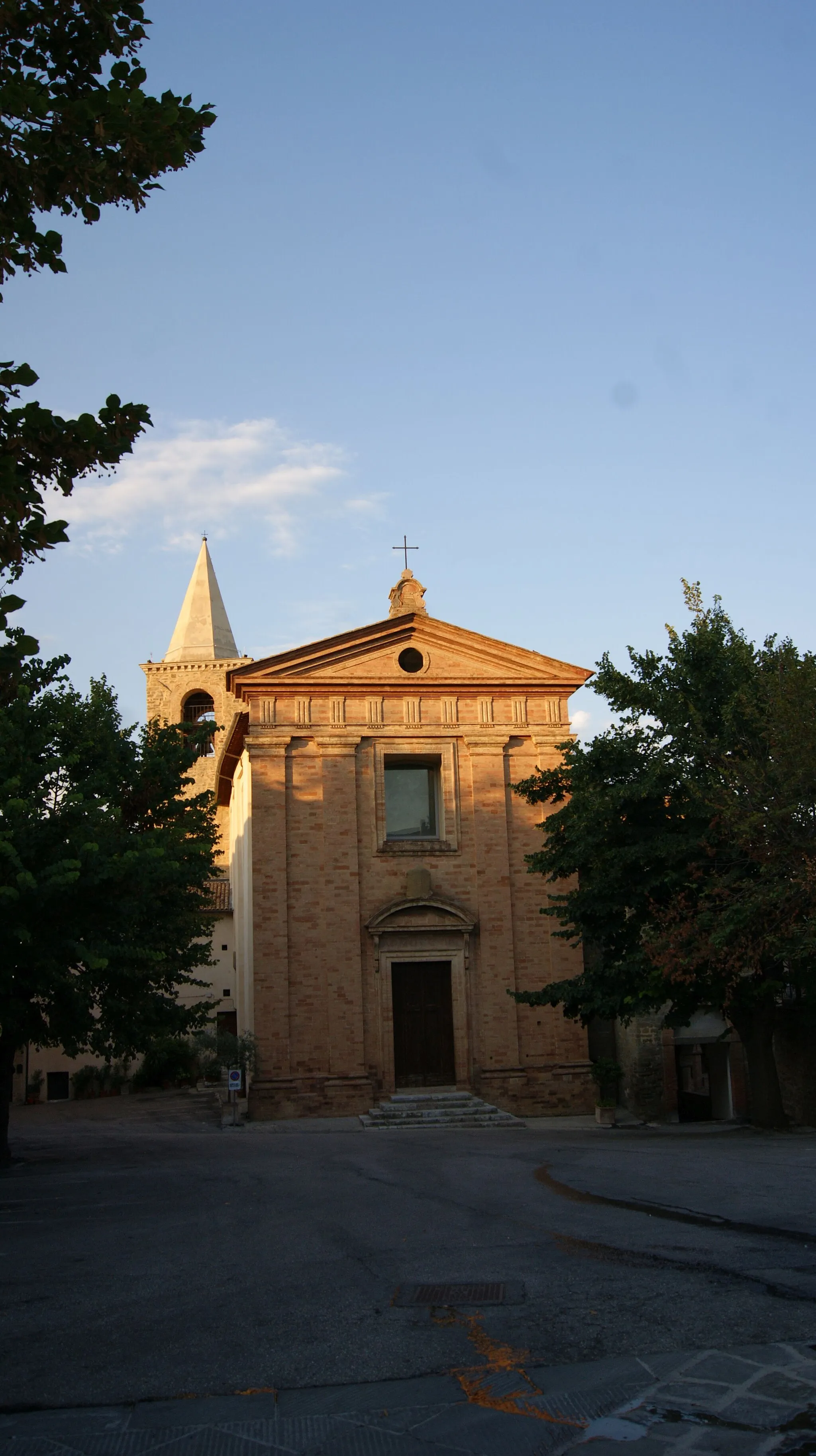 Photo showing: Bettona, Italien. Dorfkirche.