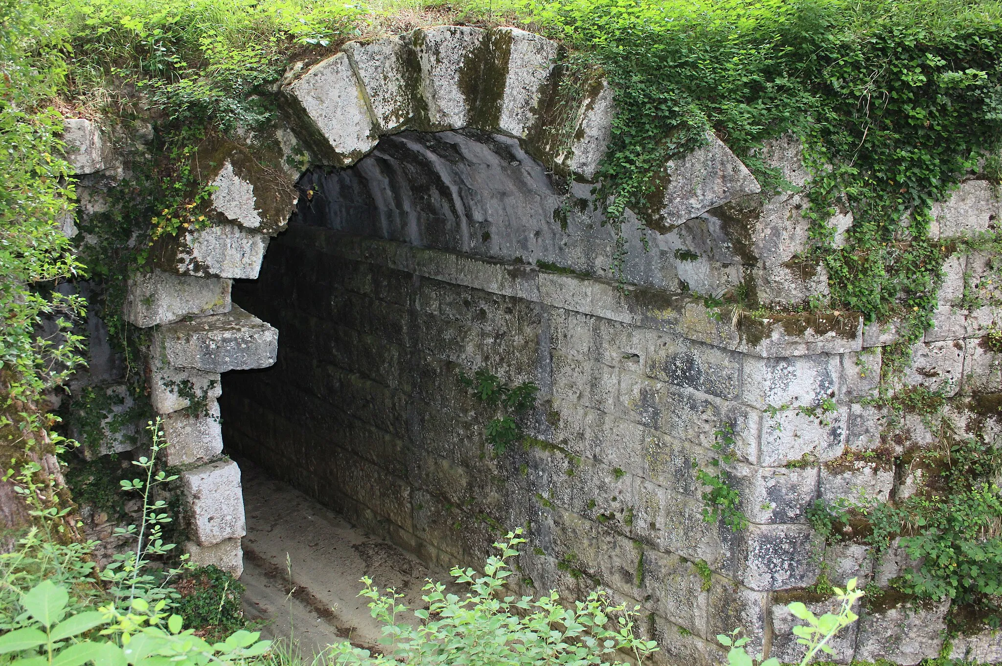 Photo showing: The Roman Bridge Ponte Fonnaia (220 bc) over the River Naia in Massa Martana, Province of Perugia, Umbria, Italy