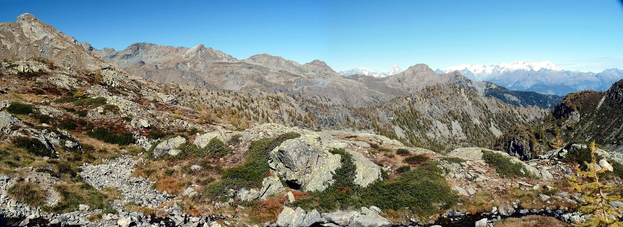 Photo showing: Mountain experts will easily be able to make out the Cervino and the Monte Rosa Group in the background (from left to right).