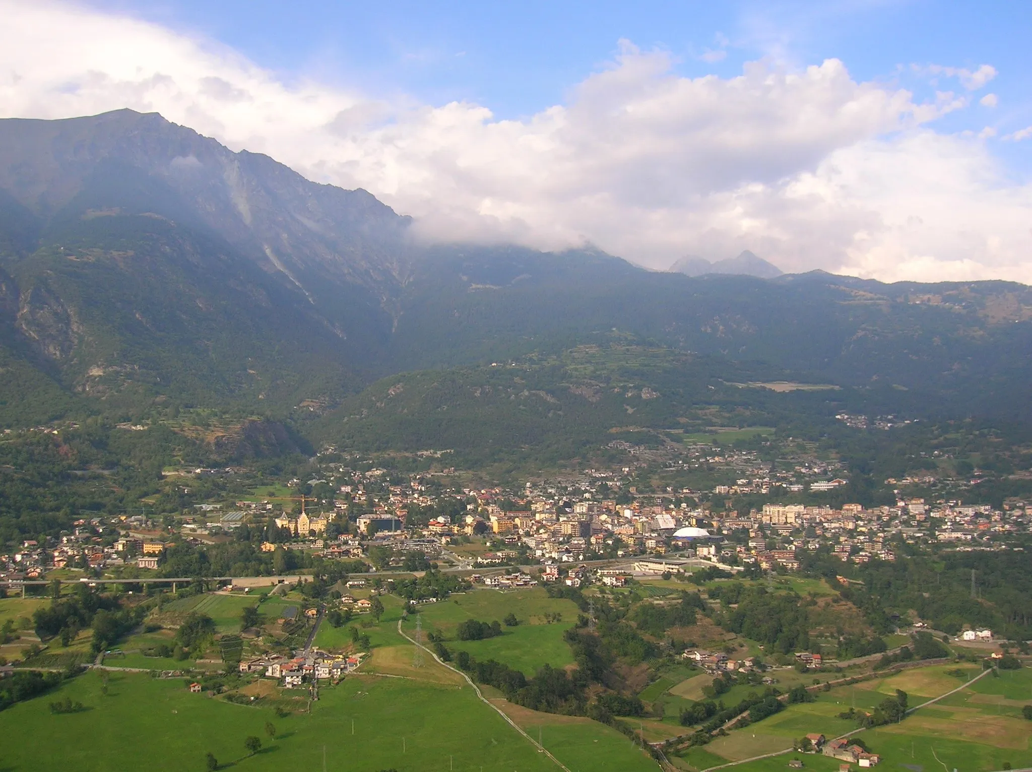 Photo showing: Saint-Vincent vista dal castello di Ussel. Saint-Vincent, Valle d'Aosta, Italia.