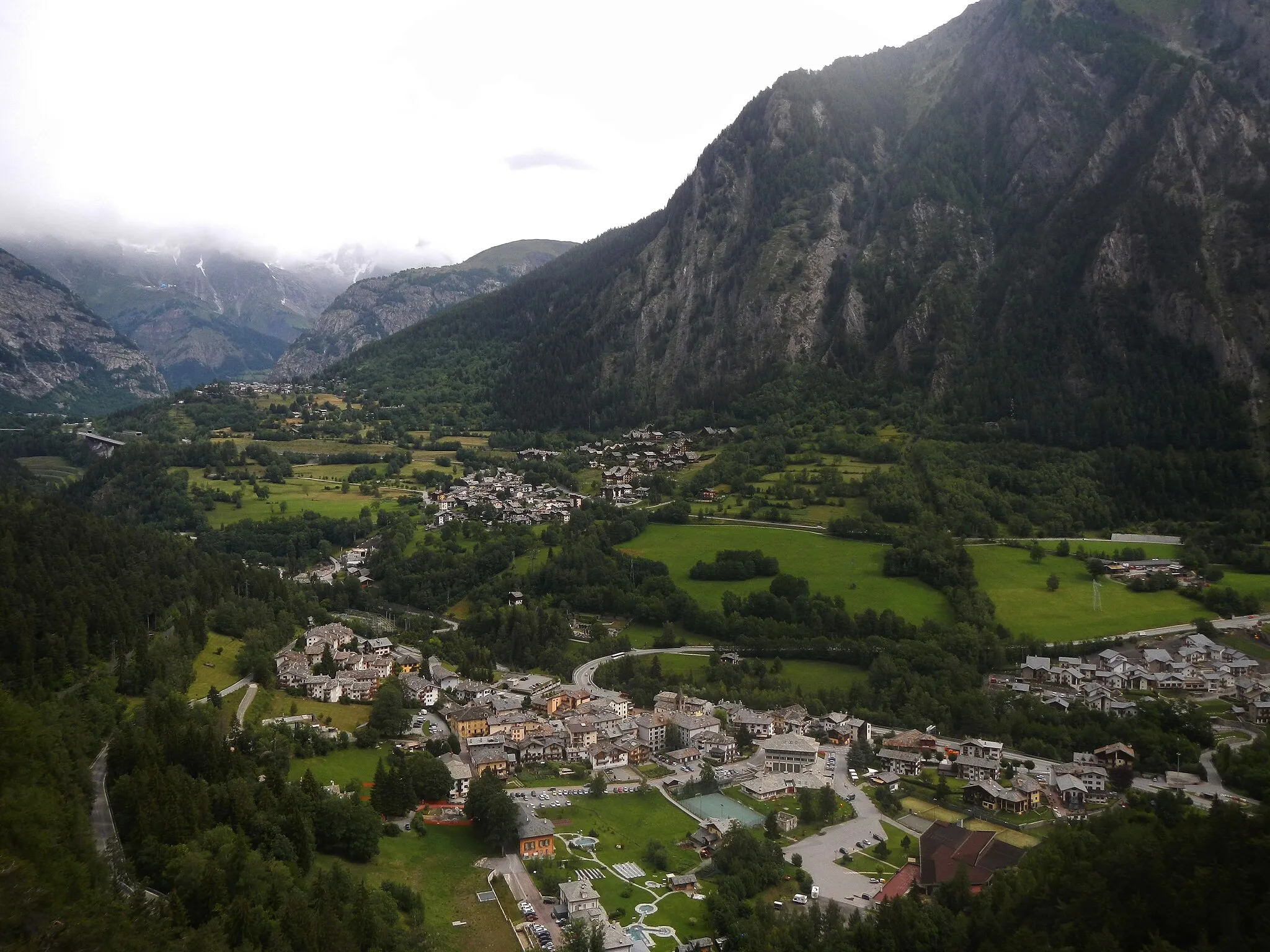 Photo showing: panorama dalla passerella sull'Orrido di Prè Saint Didier, Val d'Aosta