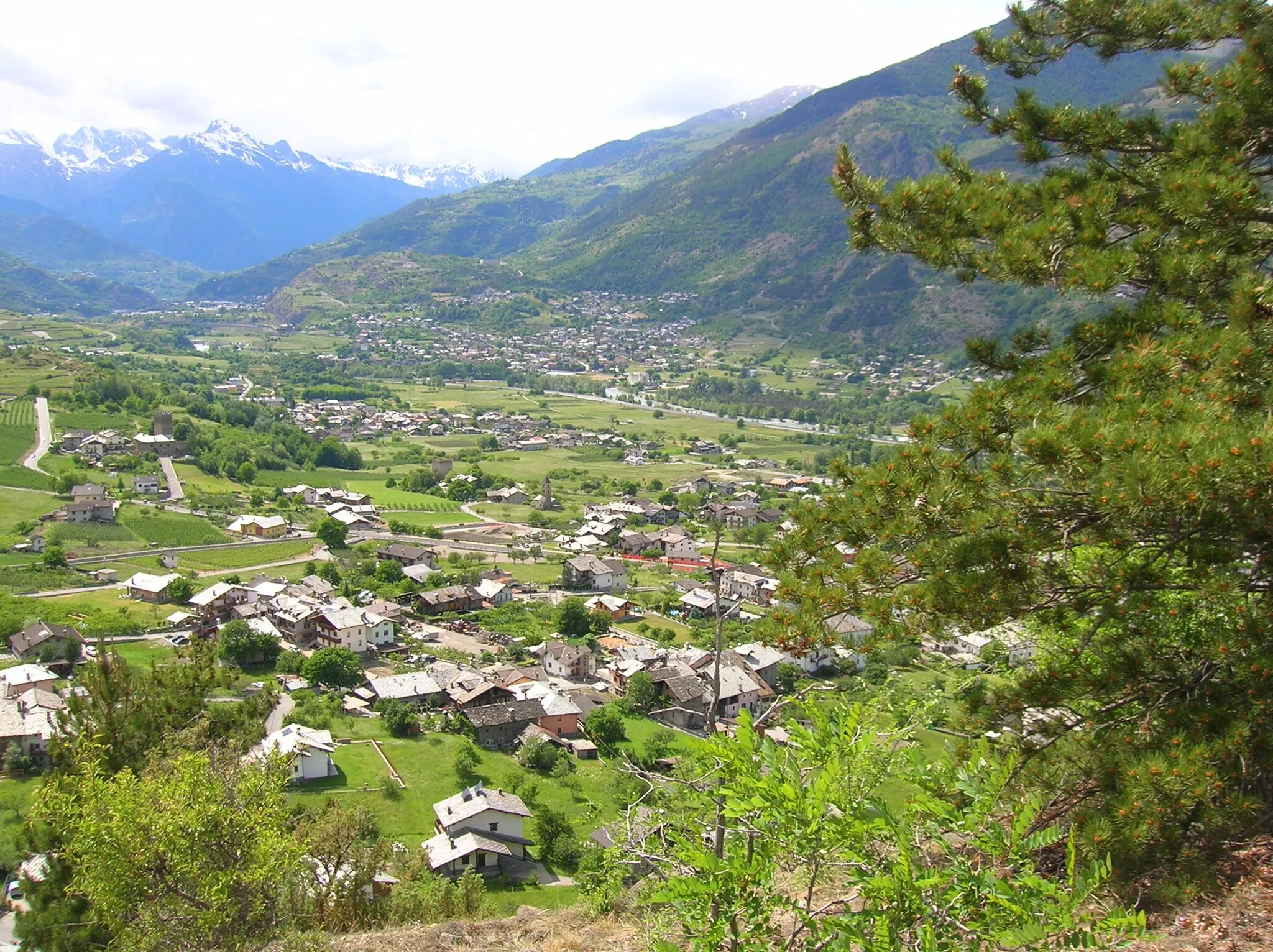 Photo showing: Panorama su Gressan dalla Riserva naturale Côte de Gargantua, Valle d'Aosta, Italia.