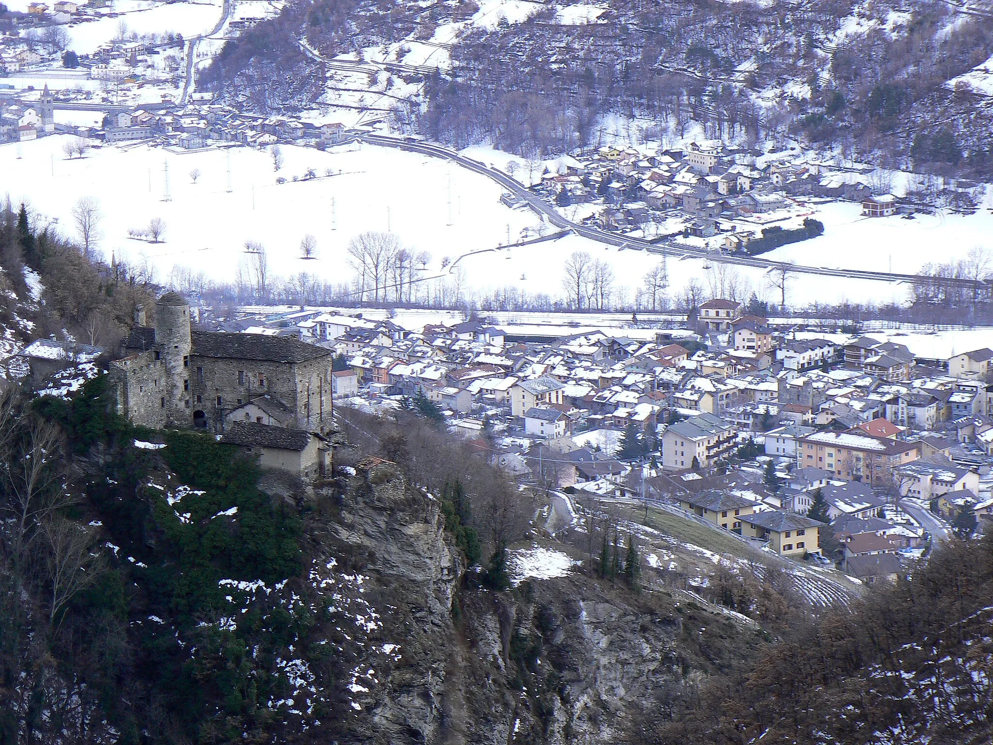 Photo showing: Panorama Castello di Nus e Nus. Nus, Valle d'Aosta, Italia.
