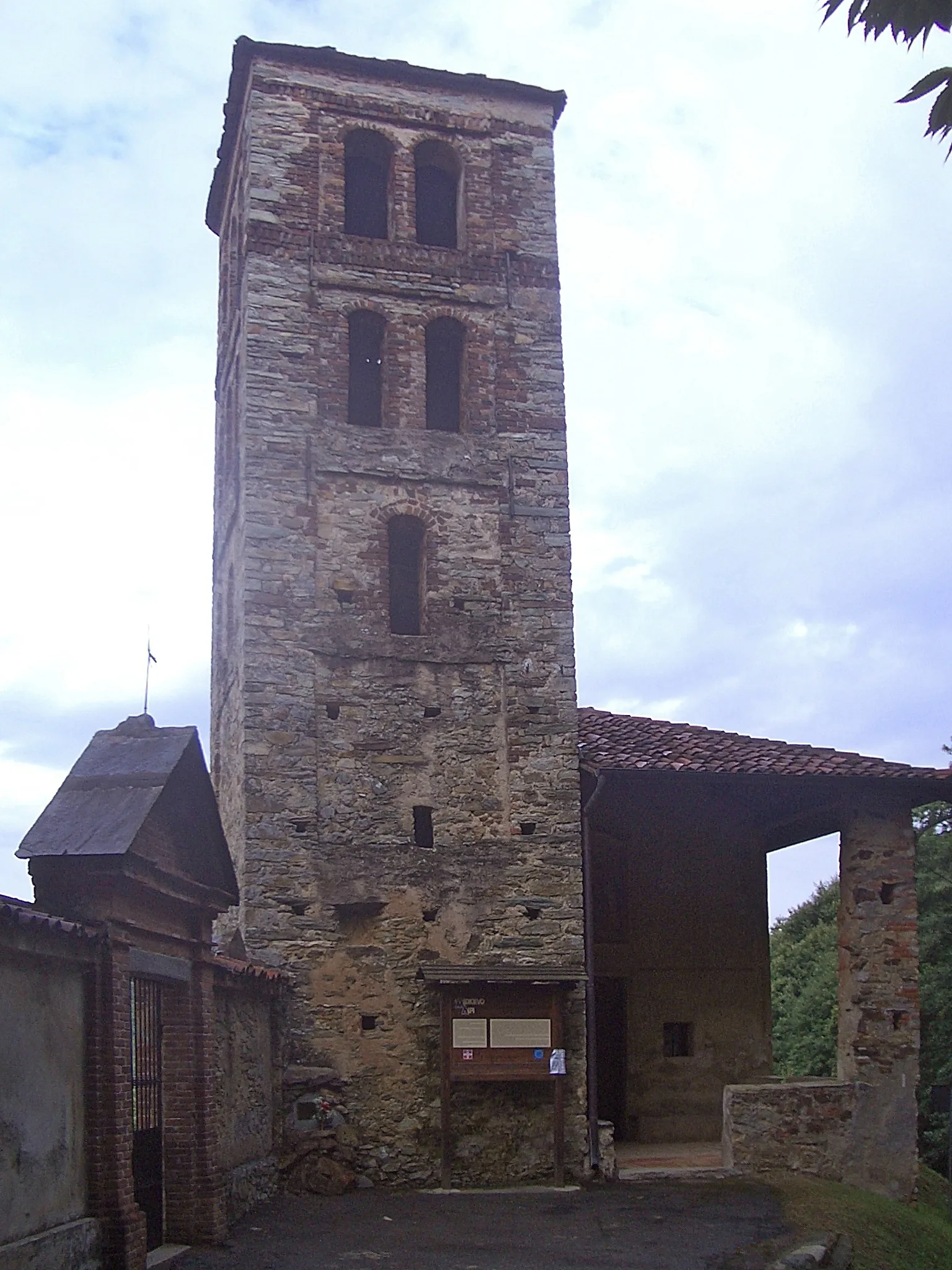 Photo showing: Prascorsano, the old chemetery church (XII century) dedicated to "Madonna del Carmine"