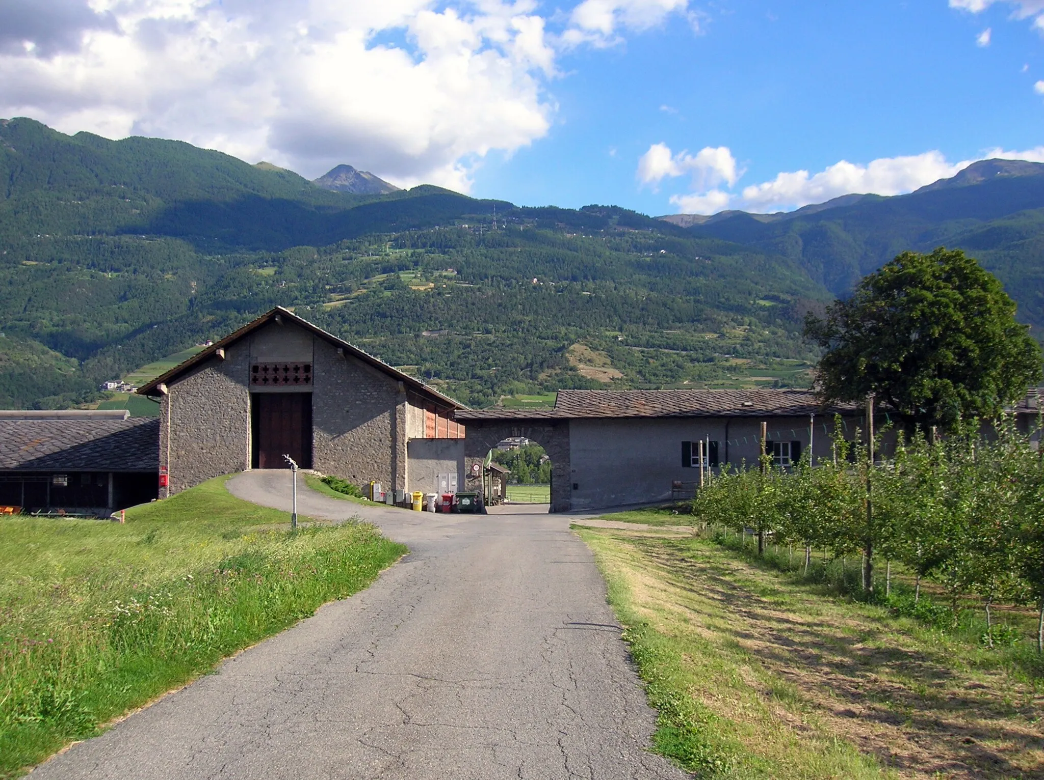 Photo showing: Ingresso dell'Institut Agricole Régional e del Castello di Montfleury, Aosta, Valle d'Aosta, Italia.