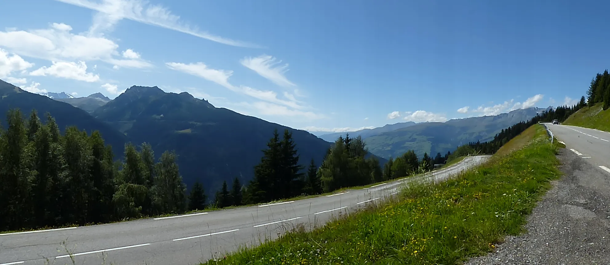 Photo showing: sur la route du col du petit st bernard