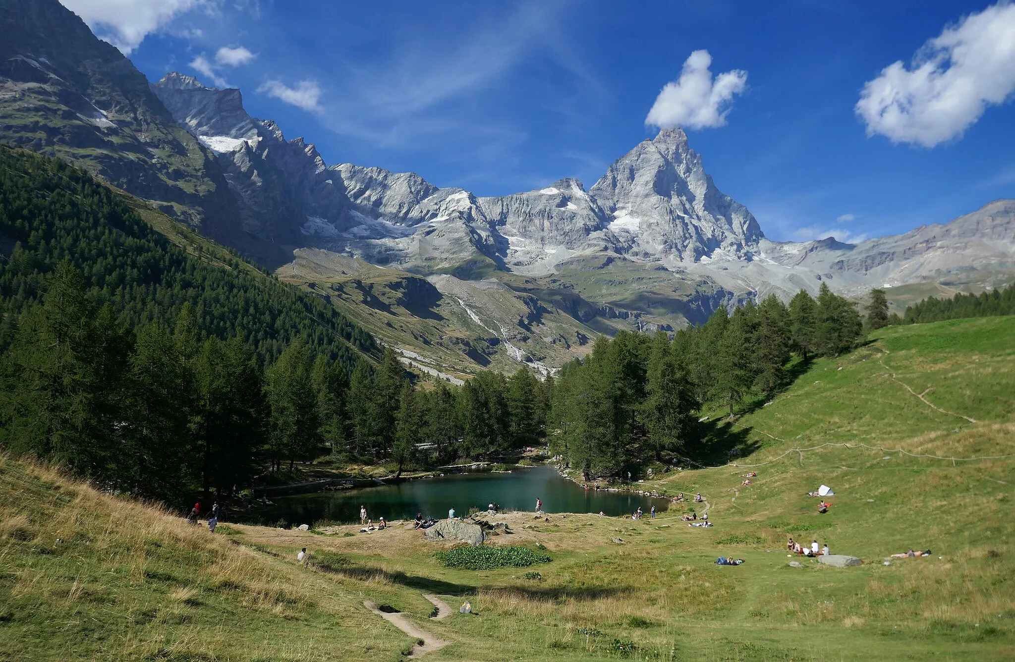 Photo showing: Lago Blu and Matterhorn. Valtournenche, Italy.