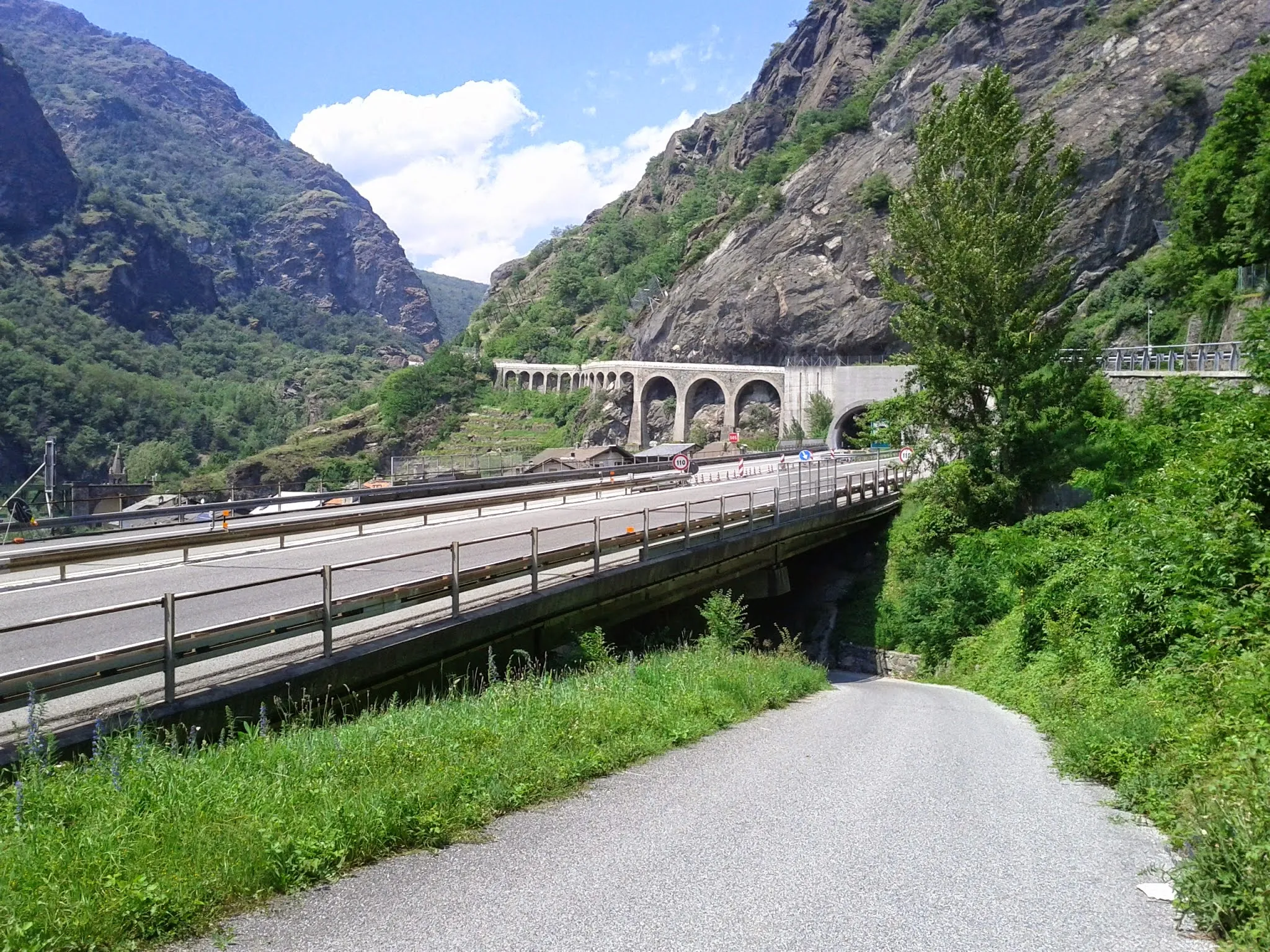 Photo showing: Le Val d'Aoste : un enchevêtrement des routes