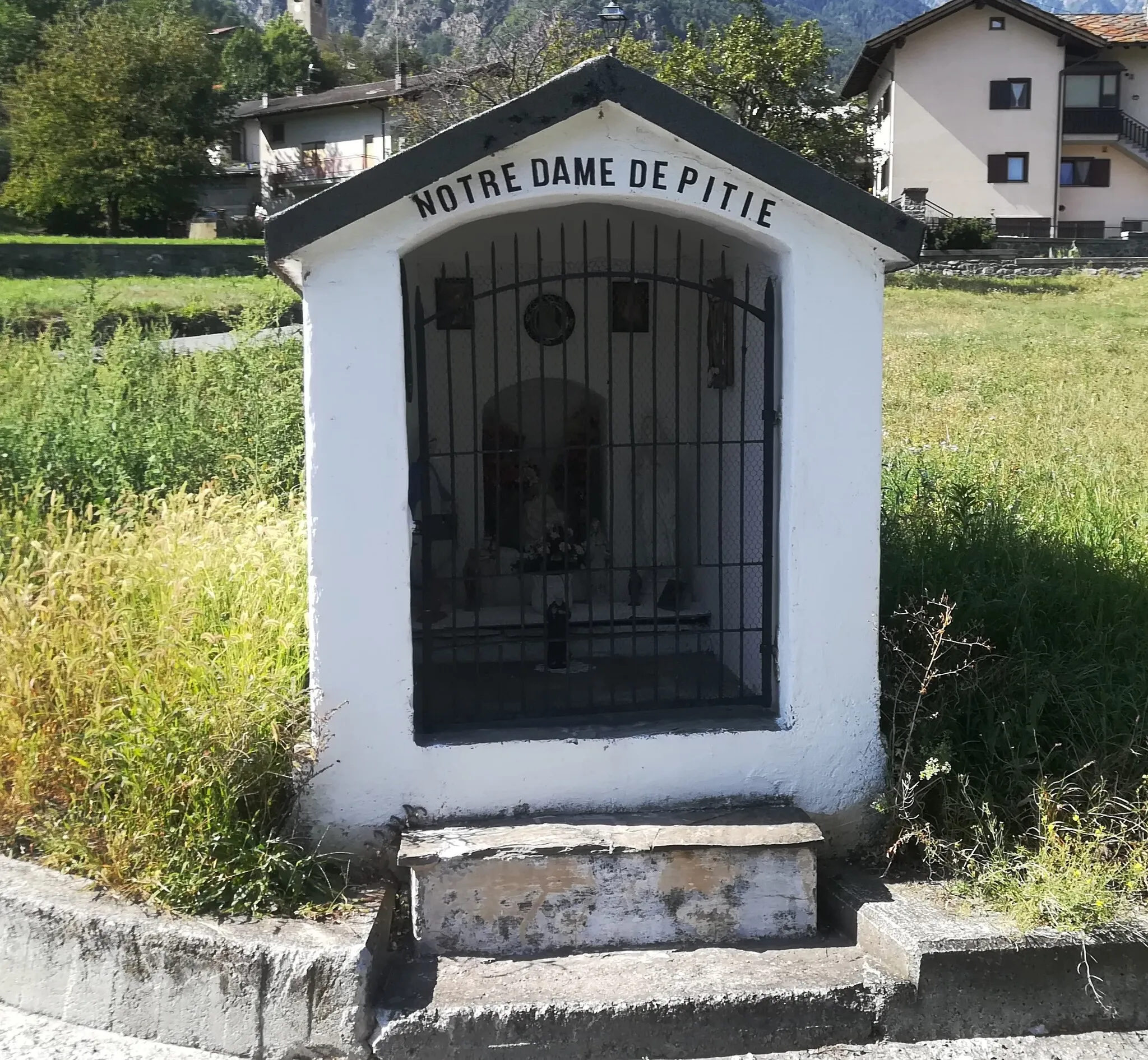 Photo showing: Wayside Shrine in Paquier, Saint Marcel