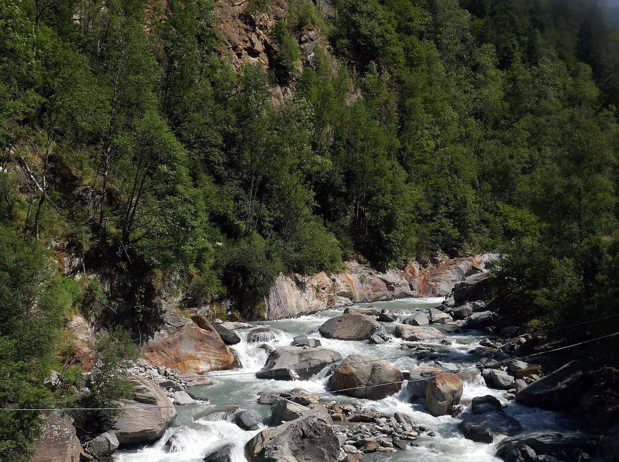 Photo showing: The river Grand Eyvia in Aosta Valley, Italy.