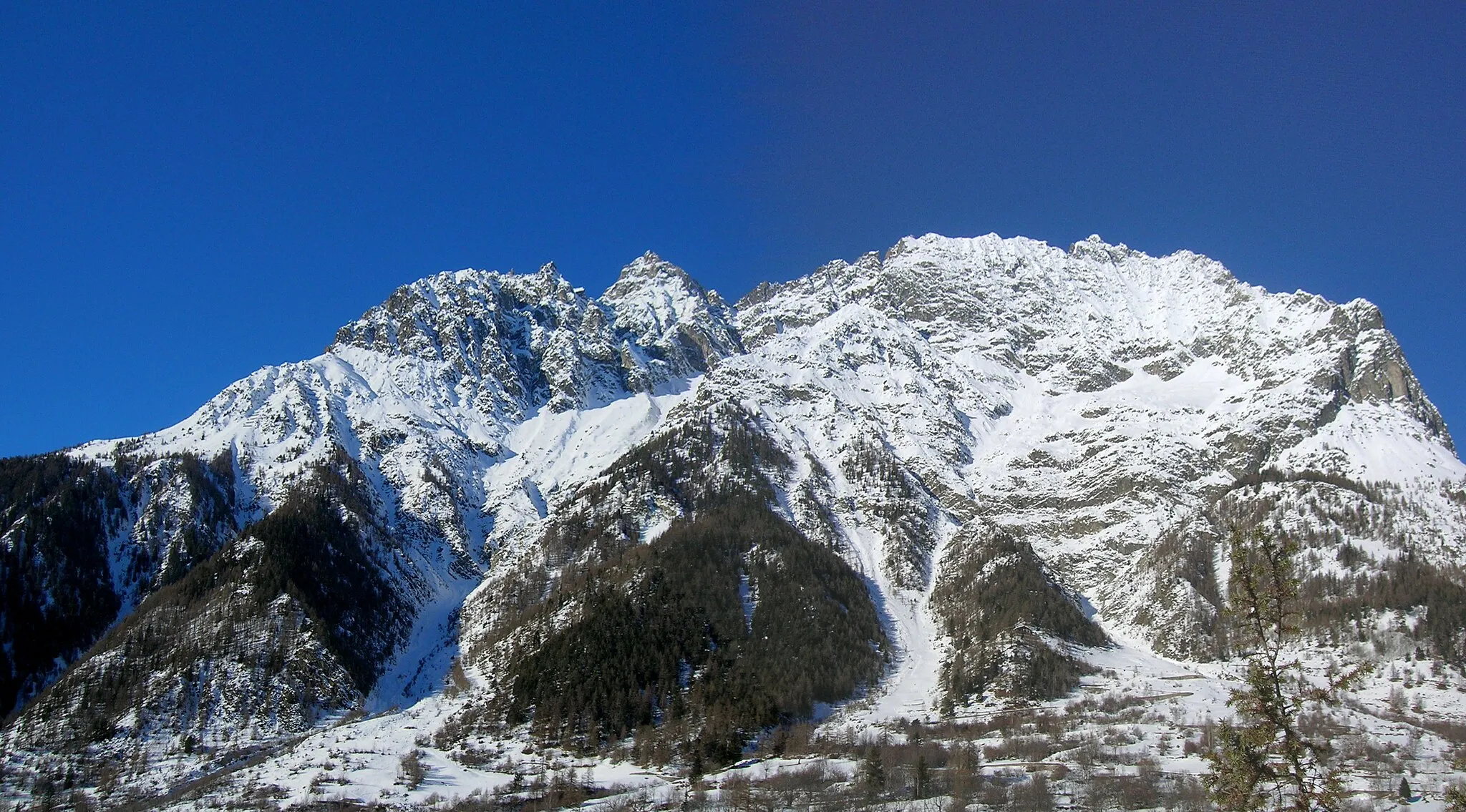 Photo showing: Le Montagne sovrastano Oyace. Oyace, Valle d'Aosta, Italia