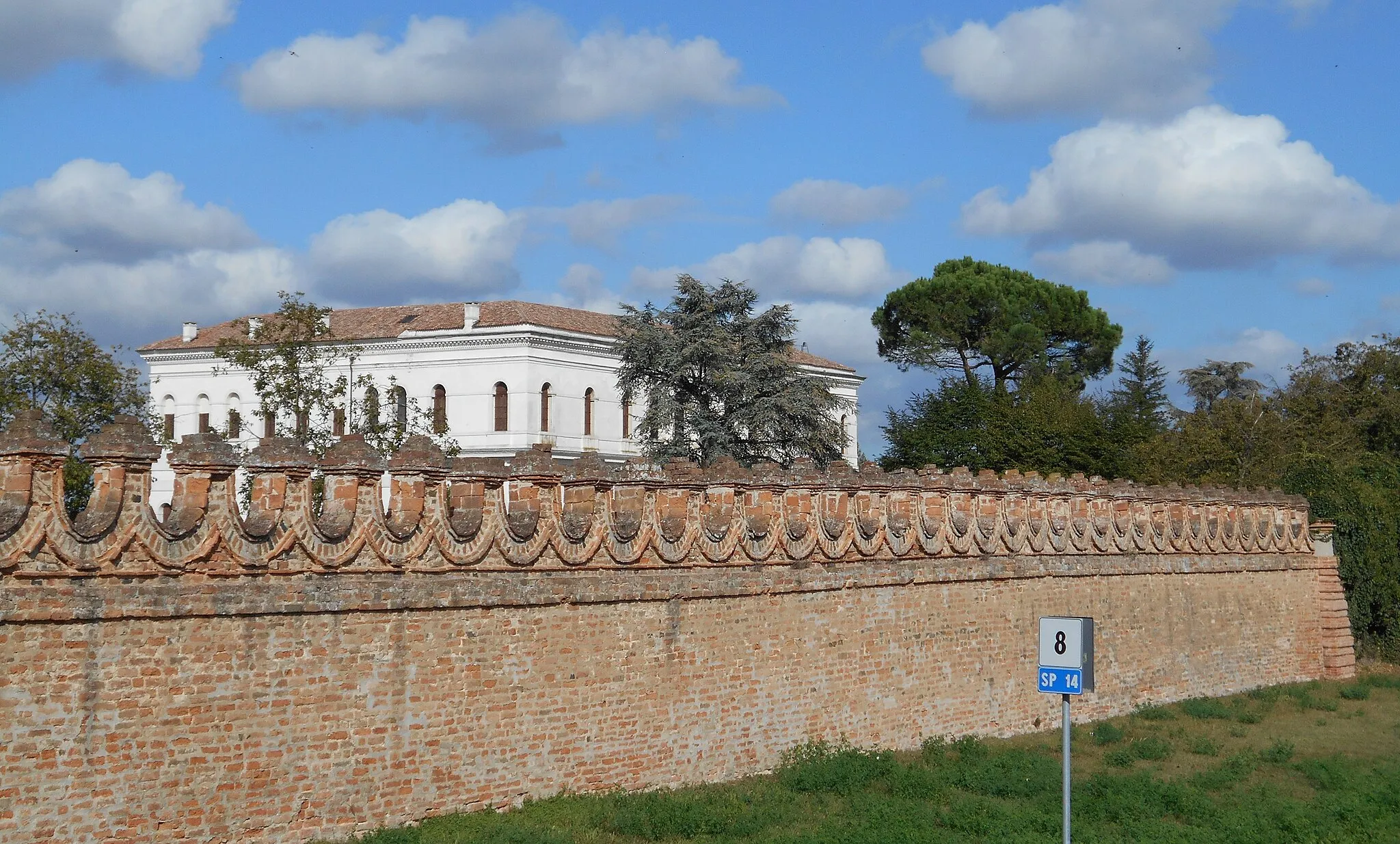 Photo showing: Cinta muraria, Villa Garzoni, Jacopo Sansovino, Pontecasale, Candiana