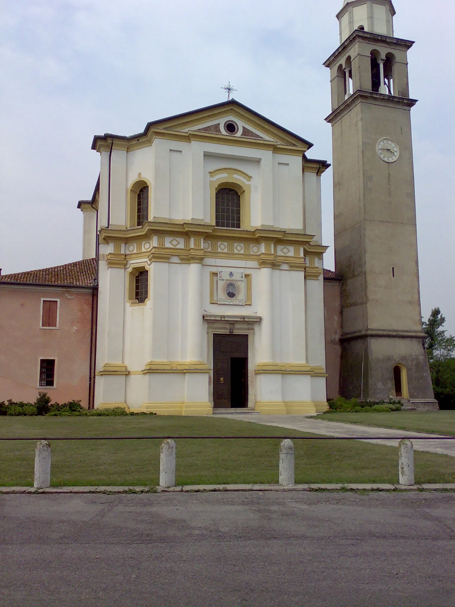 Photo showing: Riese Pio X, località Cendrole: il Santuario della Beata Vergine delle Cendrole.