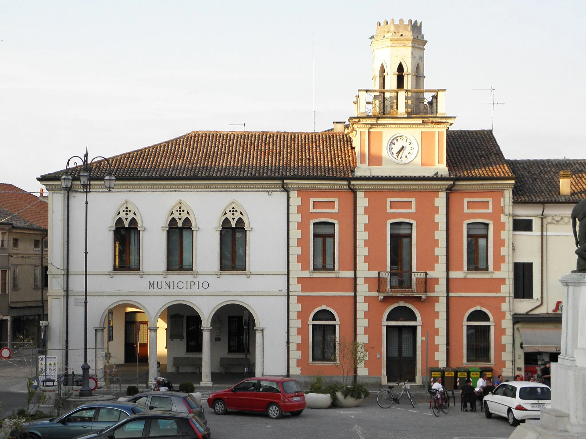 Photo showing: Ariano nel Polesine: il Palazzo municipale.