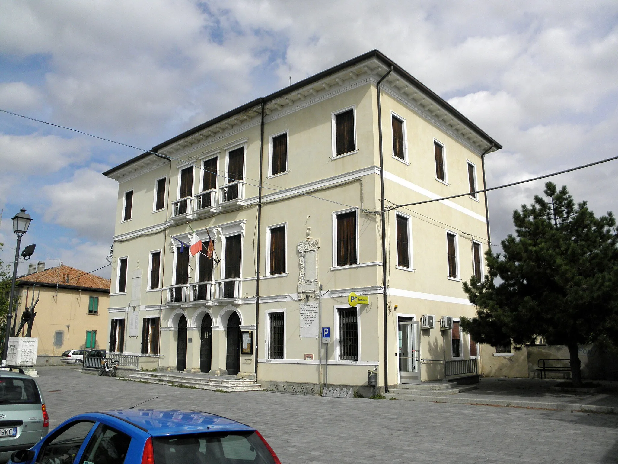 Photo showing: Bottrighe, frazione di Adria: il Palazzo Civico, già sede municipale del comune soppresso di Bottrighe.