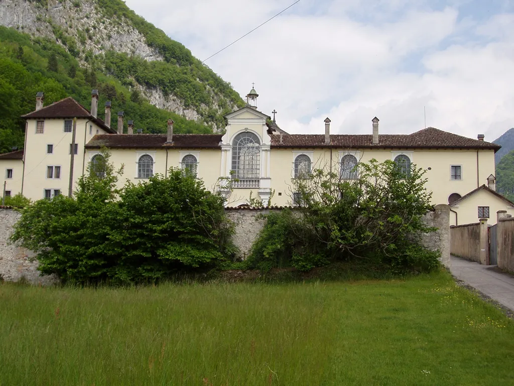 Photo showing: Entrance and facade of the Certosa di Vedana, in Sospirolo (BL), Italy.