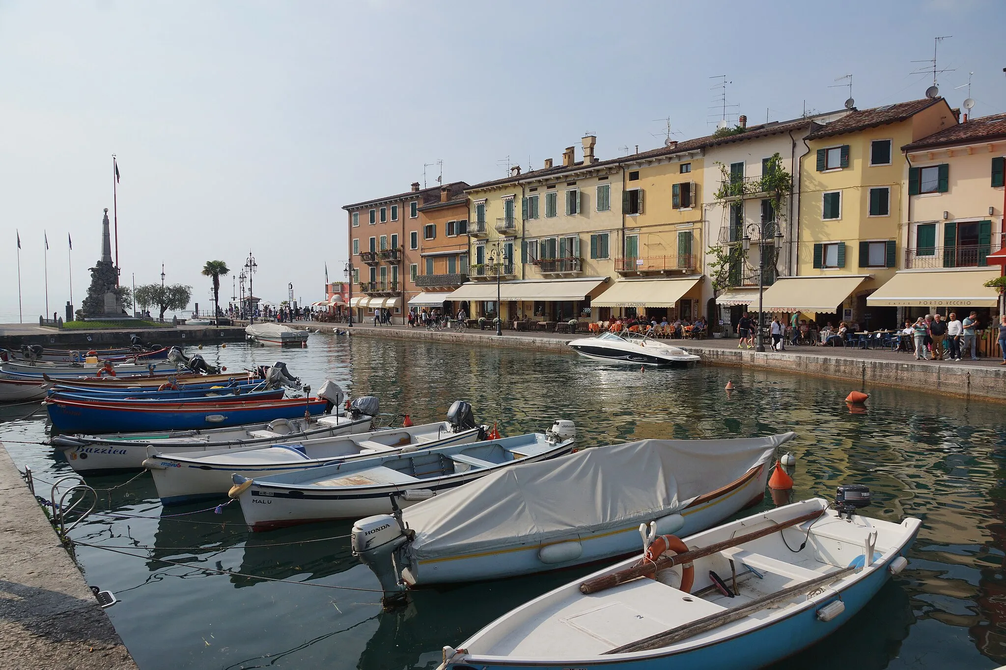 Photo showing: 2017-04-10 04-14 Gardasee 254 Lazise