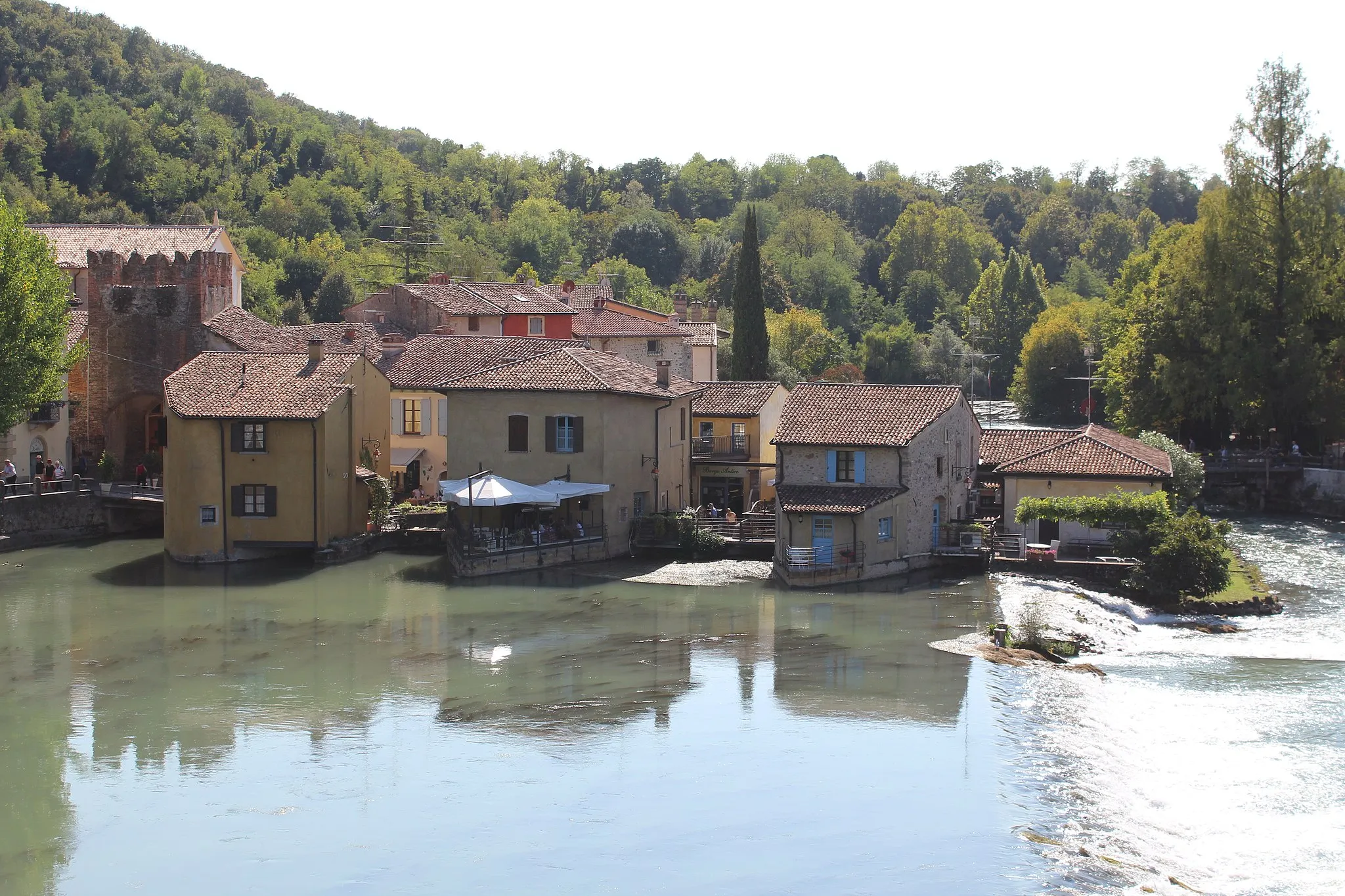 Photo showing: Borghetto (Valeggio sul Mincio), view from the Visconti bridge to the village