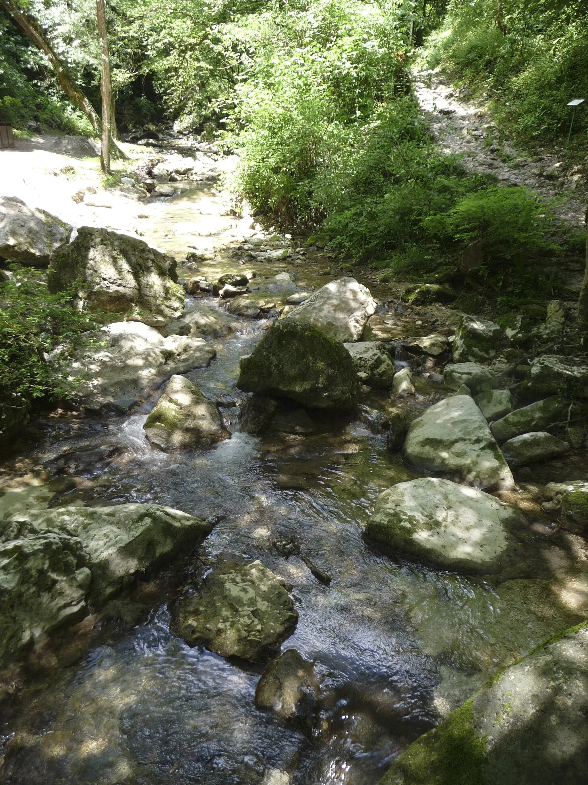 Photo showing: Natural park of the Cascate di Molina (Molina Falls) in Fumane, Verona, Italy.