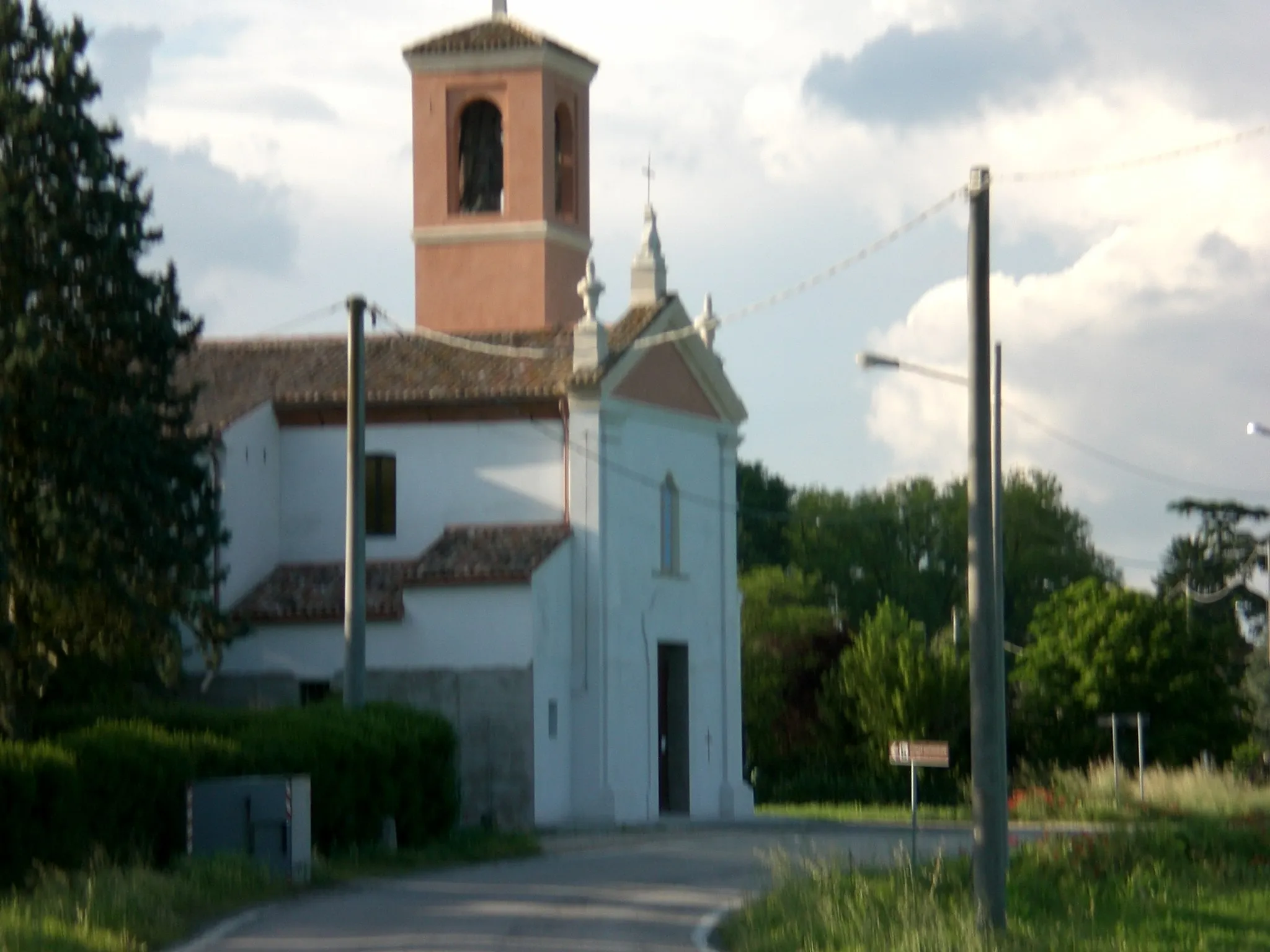 Photo showing: Pescara, frazione di Ferrara: la chiesa di San Michele Arcangelo (XV secolo).