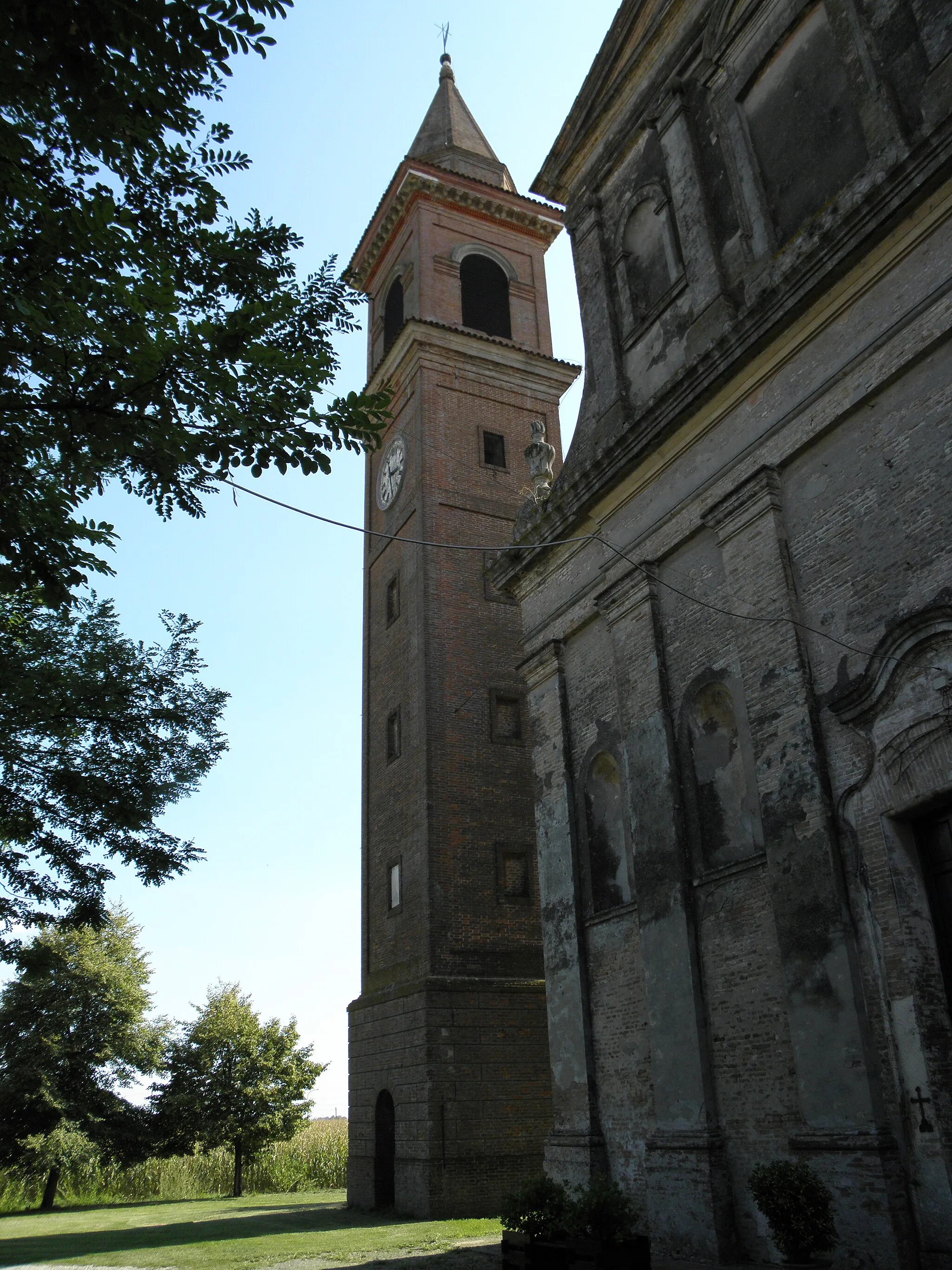 Photo showing: Ruina, frazione di Ro: il campanile della chiesa parrocchiale di San Martino Vescovo.