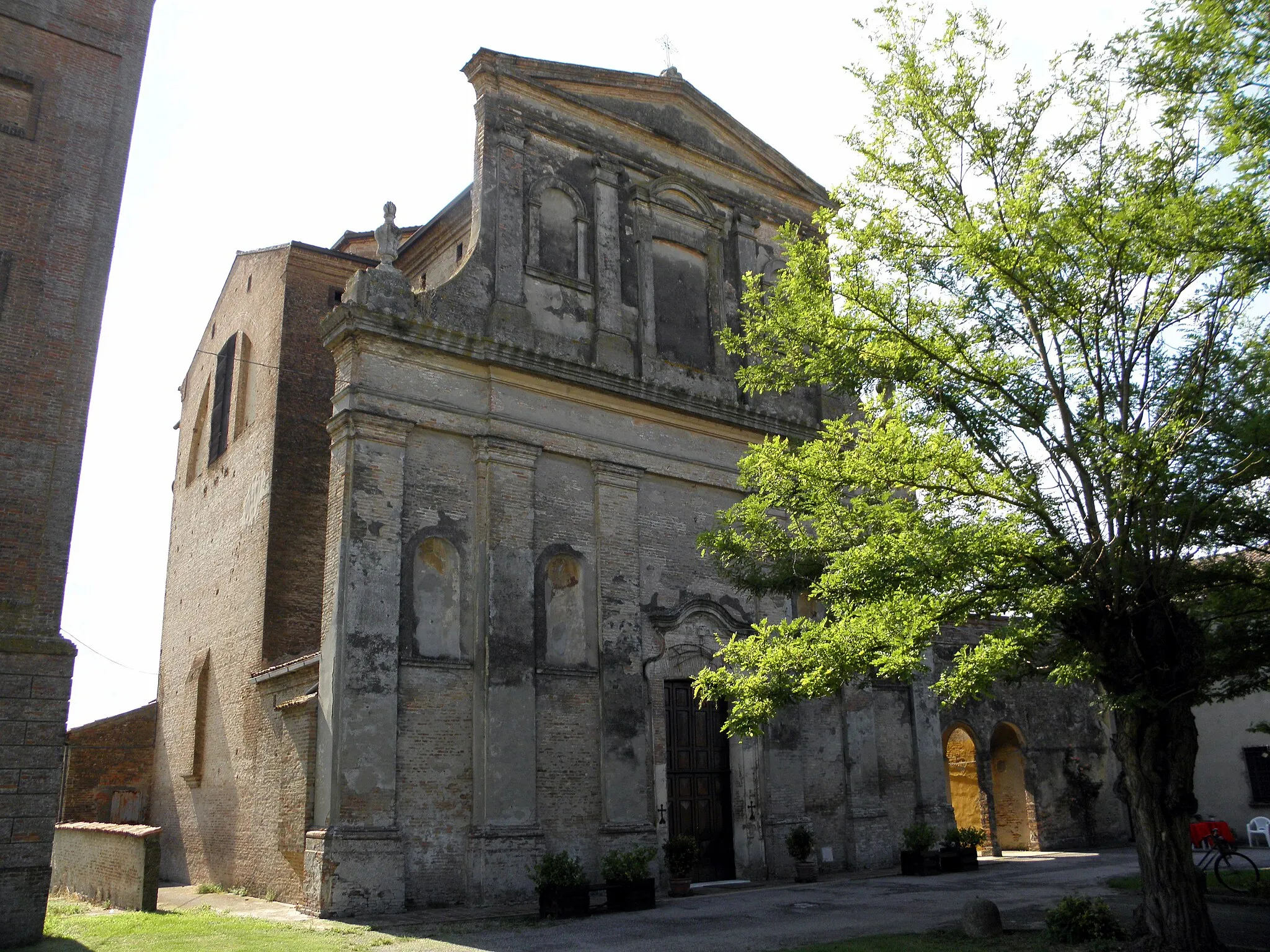 Photo showing: Ruina, frazione di Ro: la facciata della chiesa parrocchiale di San Martino Vescovo.