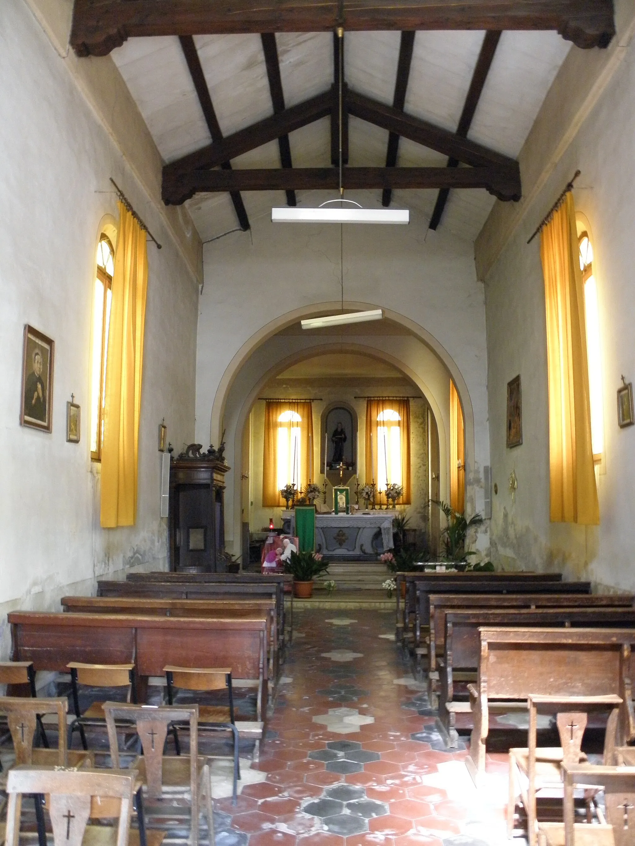 Photo showing: Francolino, frazione di Ferrara: l'interno della piccola chiesa romanica di San Marco Evangelista (XII secolo)