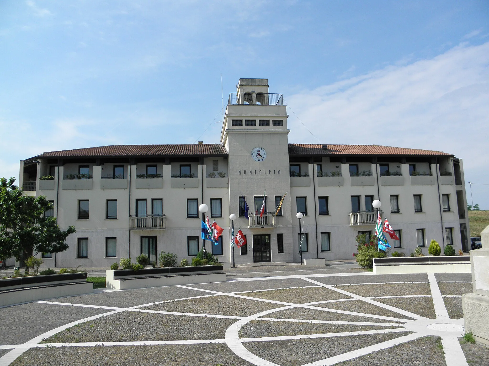 Photo showing: Ca' Tiepolo, frazione e sede comunale di Porto Tolle: l'caserma austriaca ora sede del municipio.