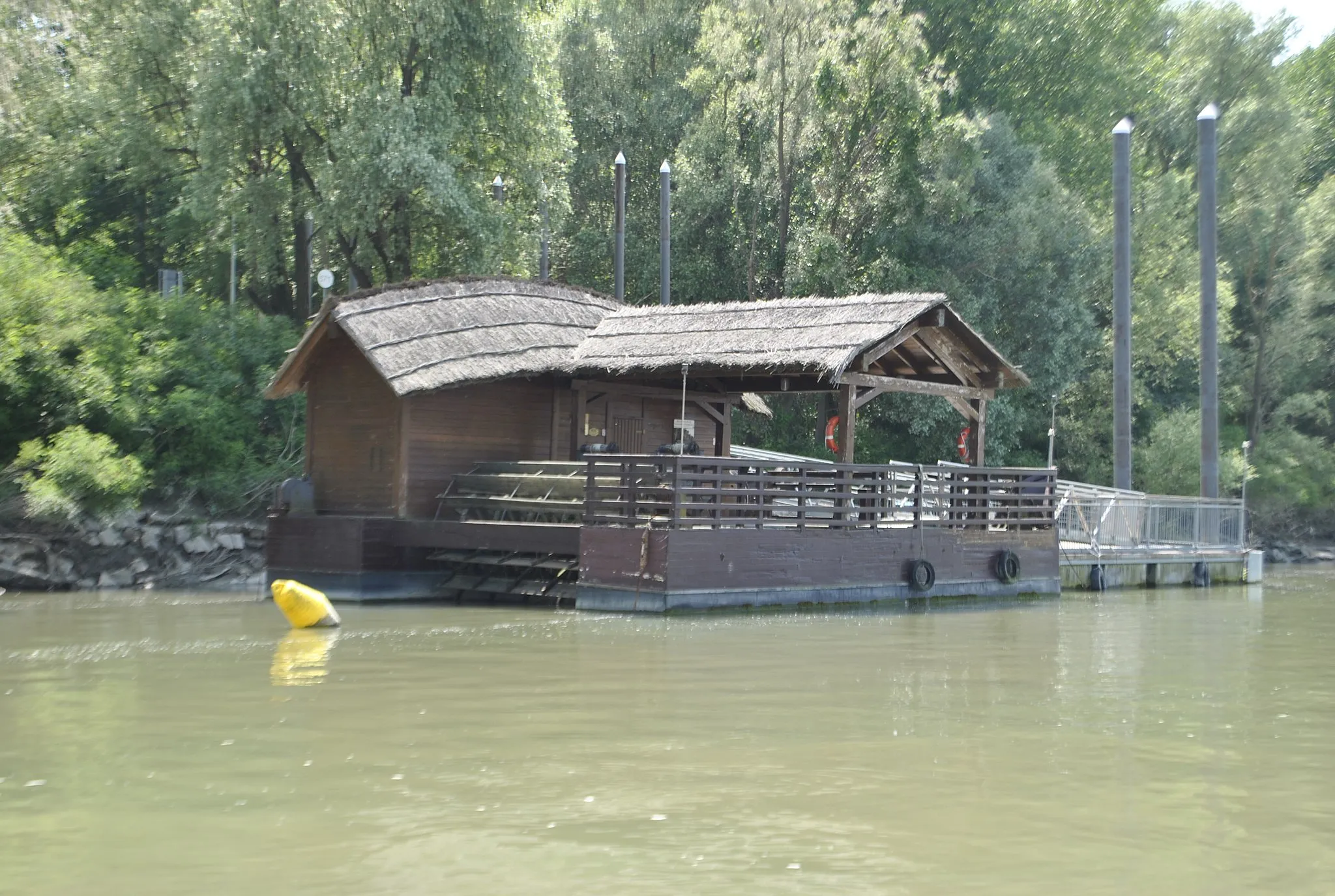 Photo showing: Floating mill on river Po, Ro Ferrarese, Italy