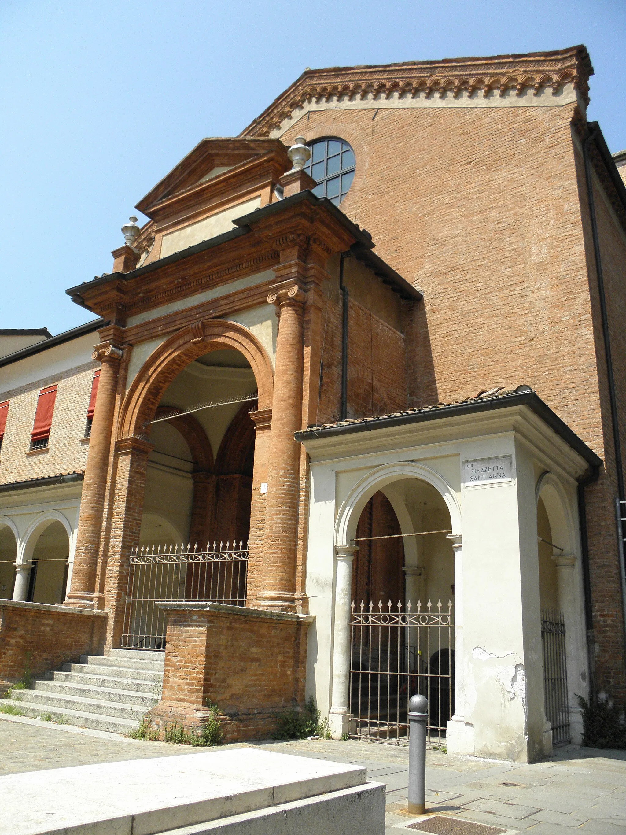 Photo showing: Ferrara, piazzetta Sant'Anna: la chiesa.