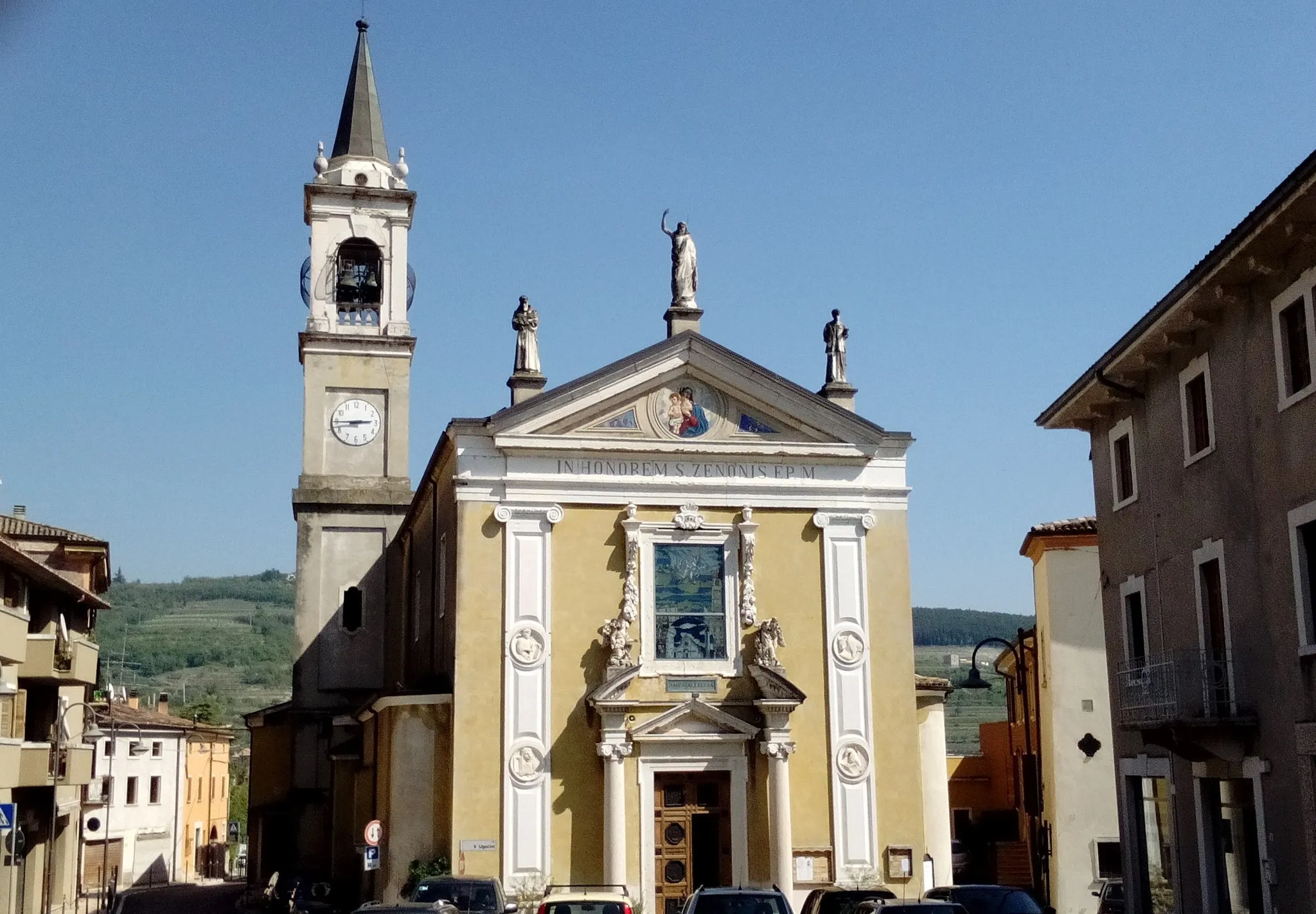 Photo showing: Facciata della chiesa parrocchiale di Fumane, provincia di Verona.