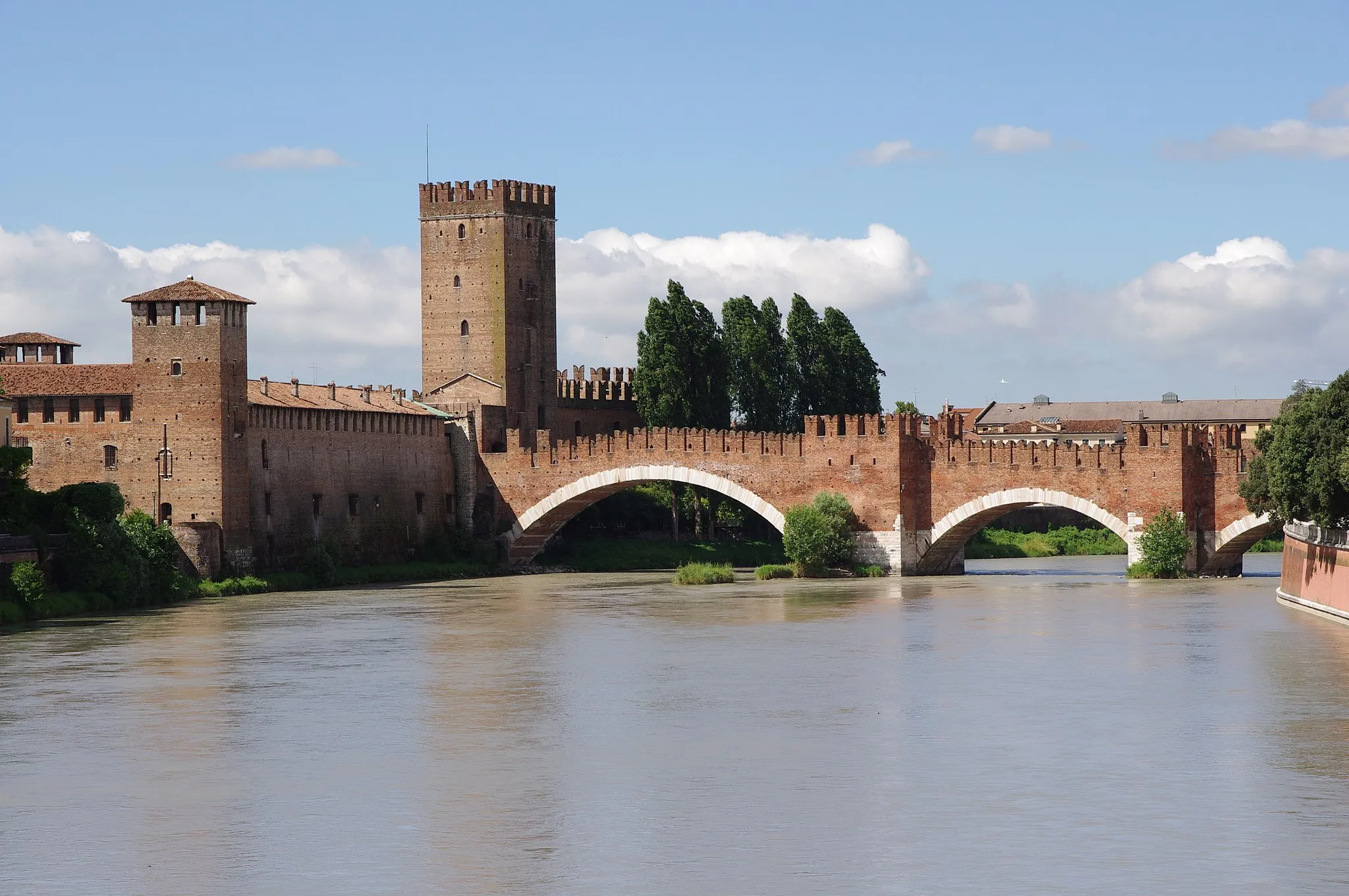 Photo showing: Scaligero Bridge and Castelvecchio in Verona