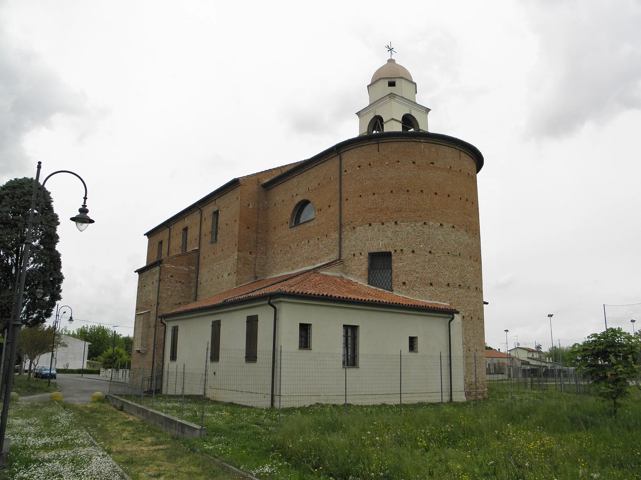 Photo showing: La chiesa parrocchiale dedicata a Santa Margherita, vergine e martire sita a Sarzano, frazione del comune di Rovigo.