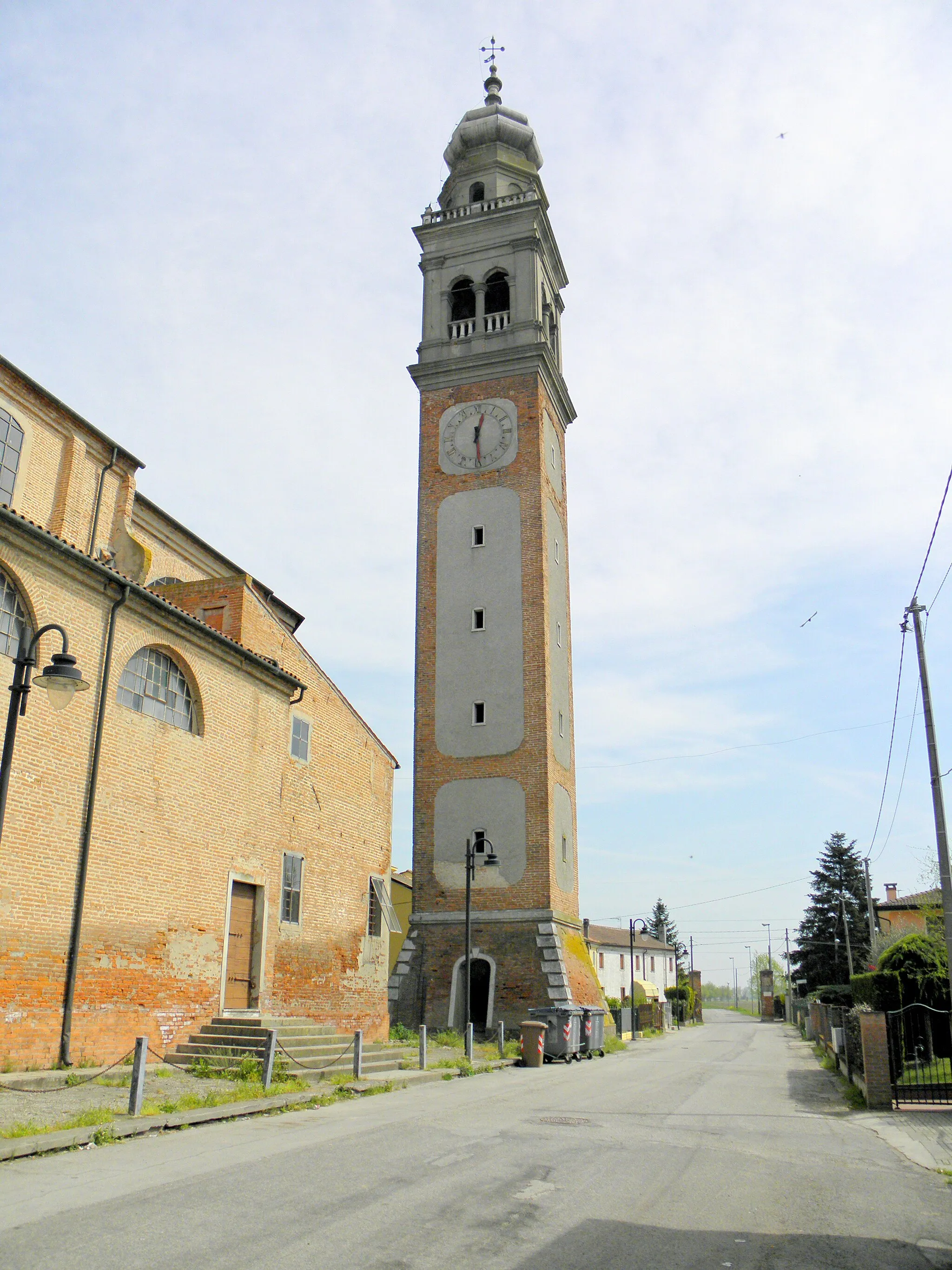 Photo showing: Mardimago, frazione di Rovigo: il campanile della chiesa parrocchiale di San Floriano.
