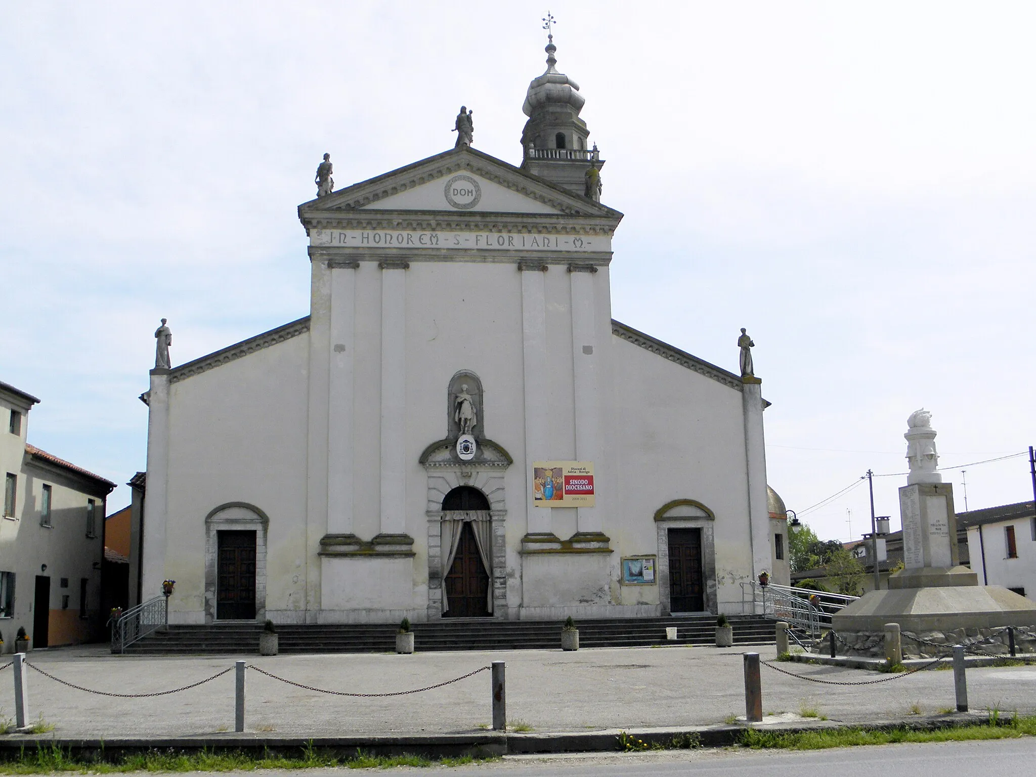Photo showing: Mardimago, frazione di Rovigo: la chiesa parrocchiale di San Floriano.