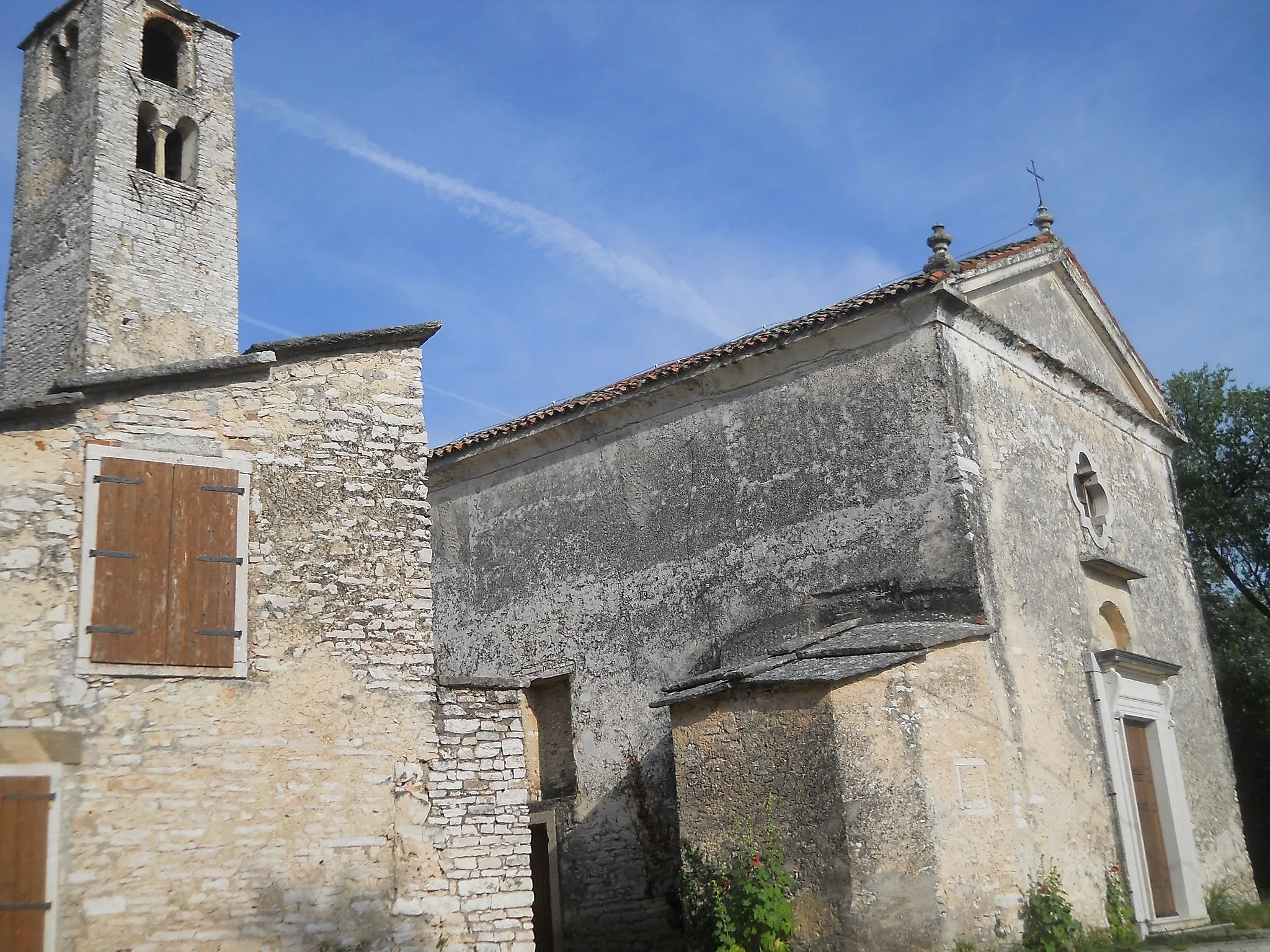 Photo showing: Chiesa vecchia di Cavalo e il suo campanile