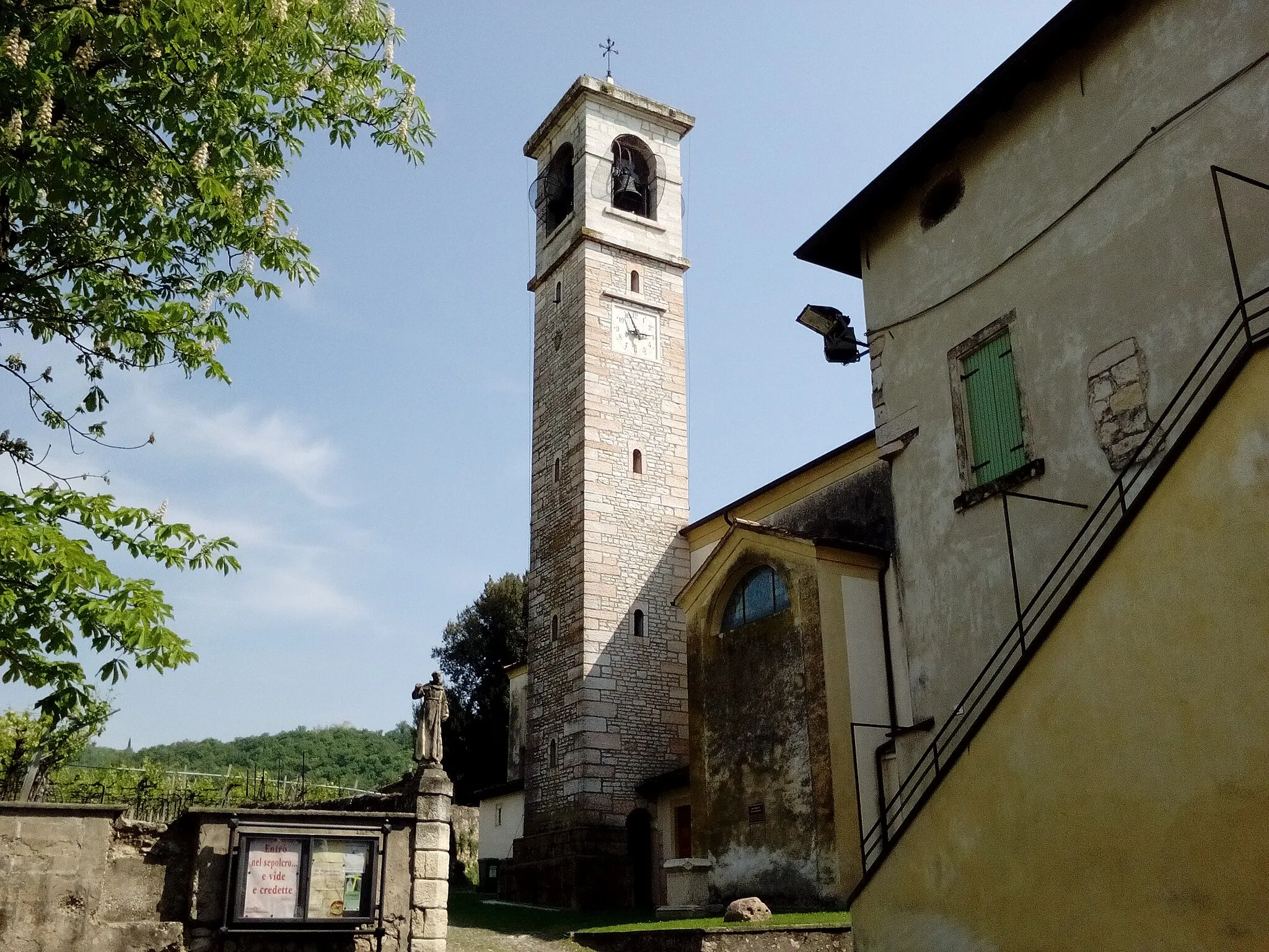 Photo showing: Campanile della chiesa parrocchiale di Arbizzano, frazione di Negrar, provincia di Verona.