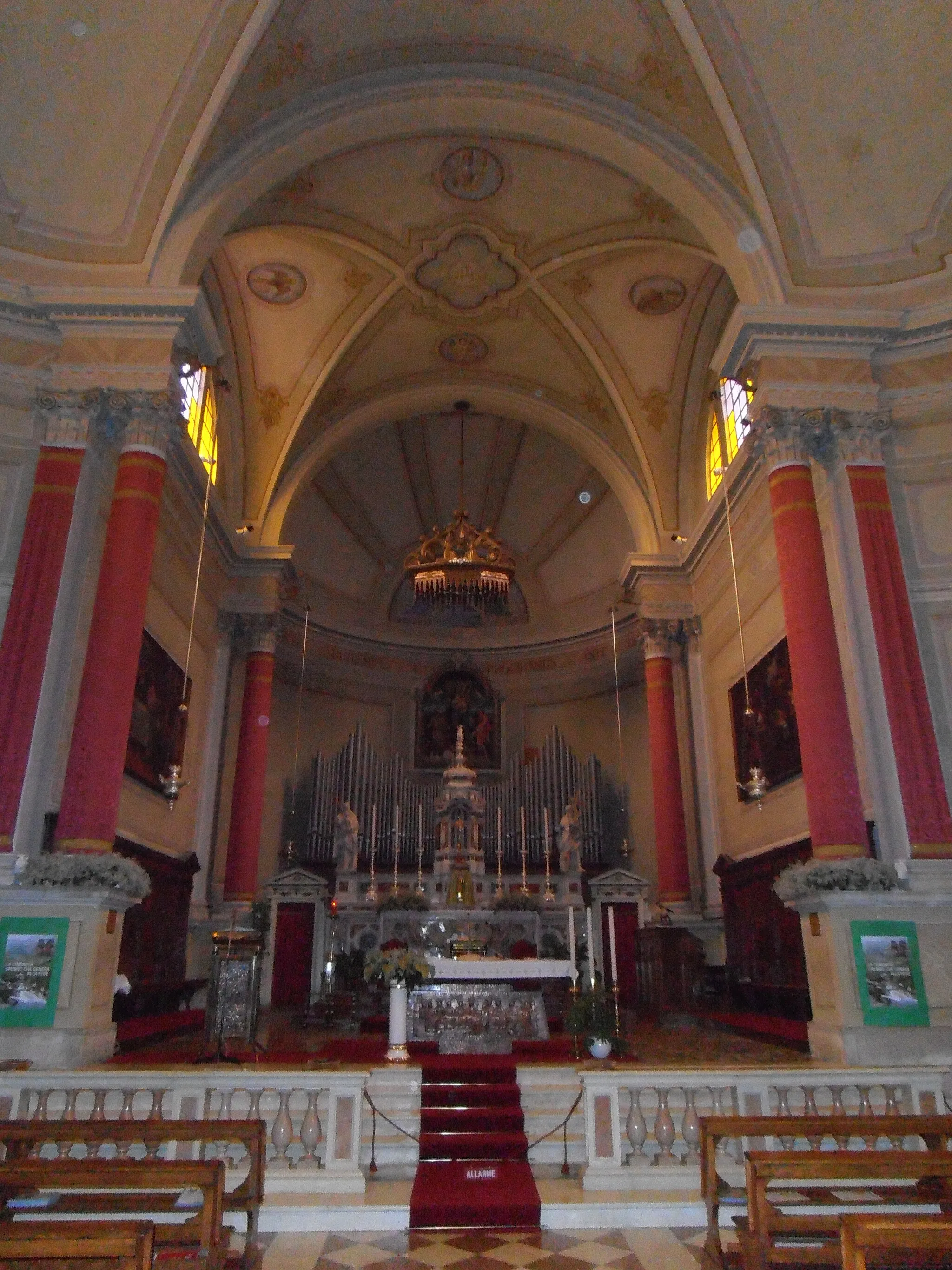 Photo showing: Borso del Grappa (Italie) Intérieur de l'église