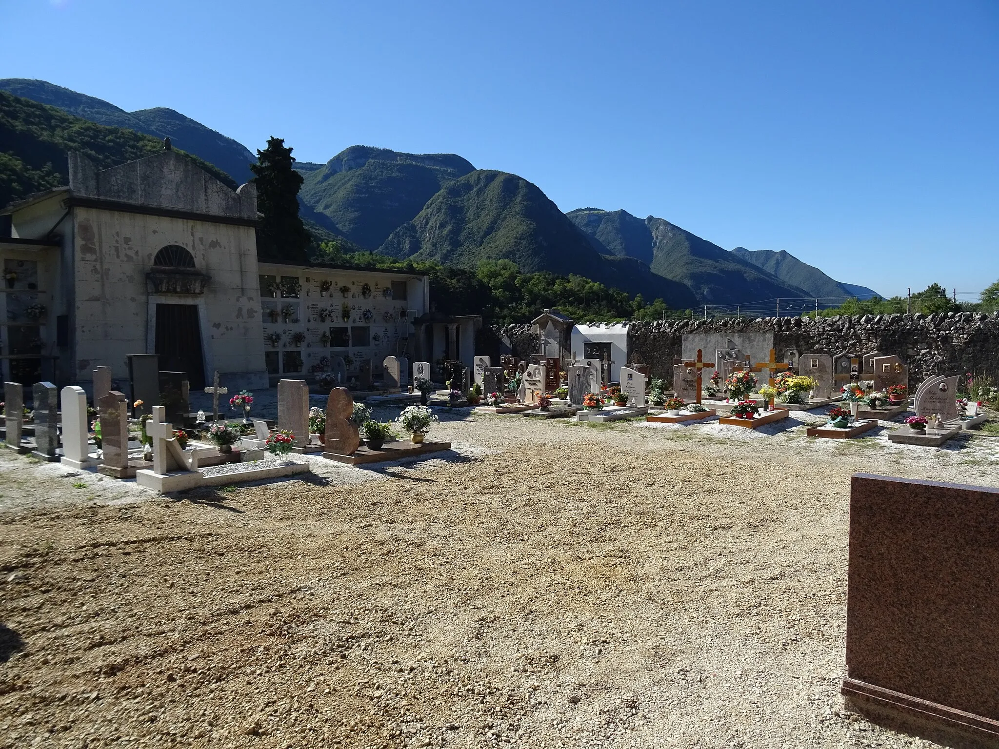 Photo showing: Cemetery of Ossenigo (Dolcè, Veneto, Italy)